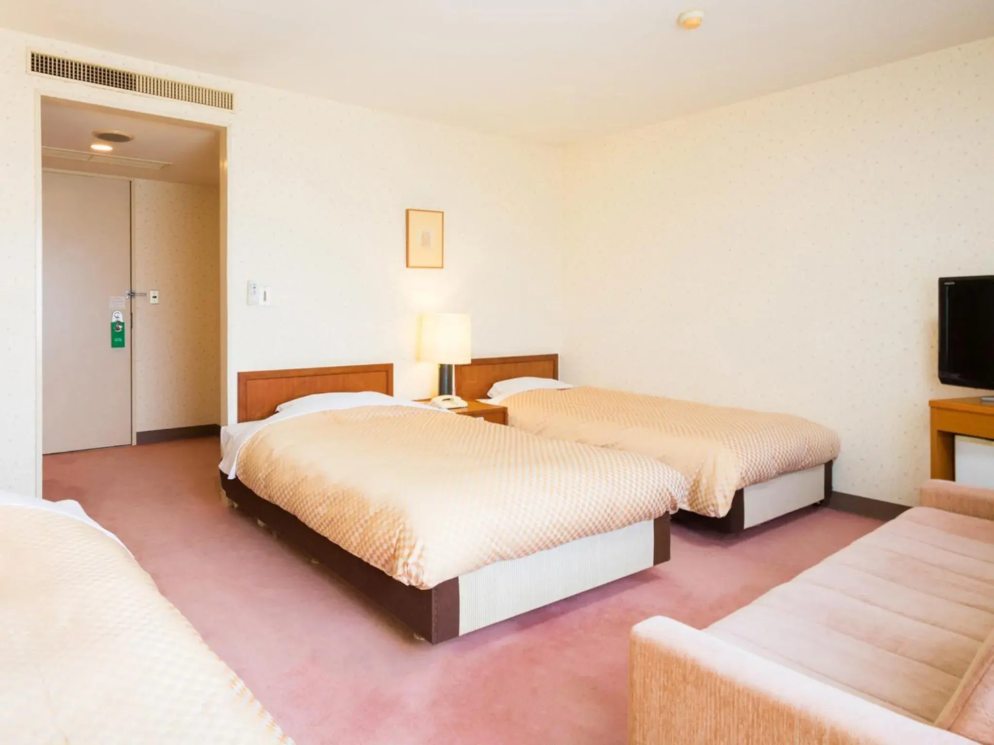 Photo of the whole room, Bed in Yatsushiro Grand Hotel