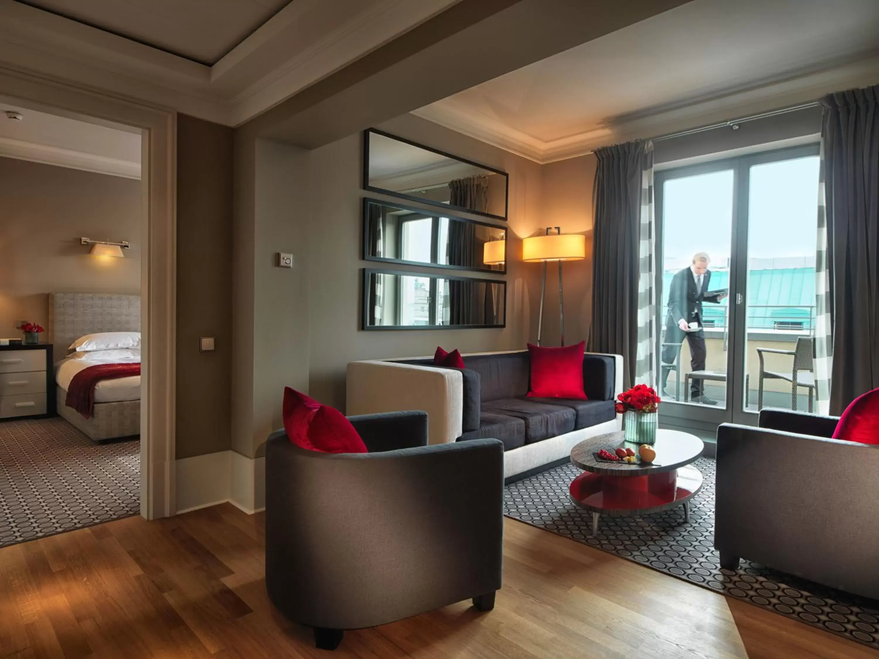 Shower, Seating Area in Rocco Forte Hotel De Rome