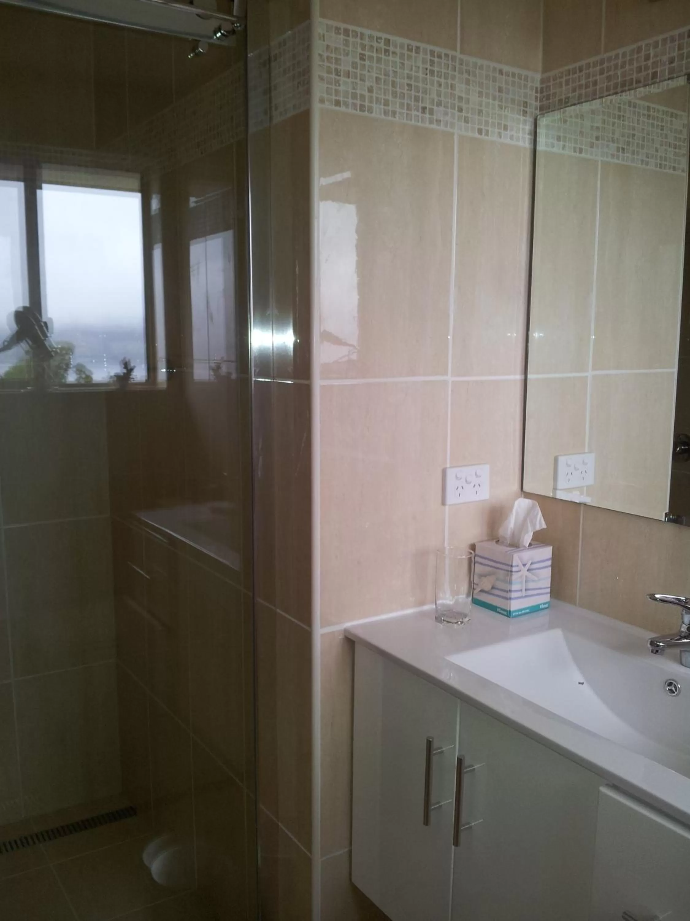 Bathroom in Waterview Gardens B&B