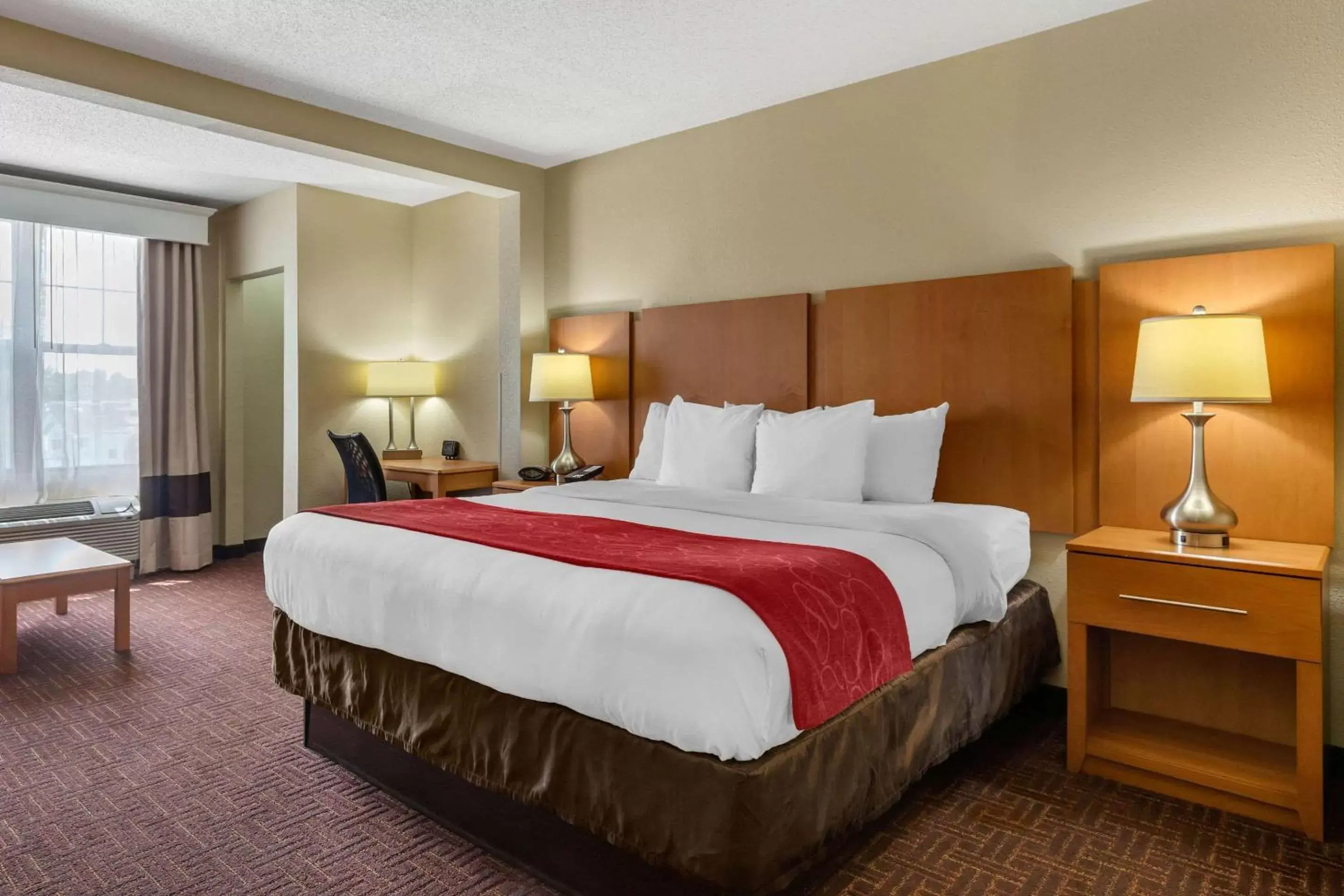 Photo of the whole room, Bed in Comfort Suites Hanes Mall