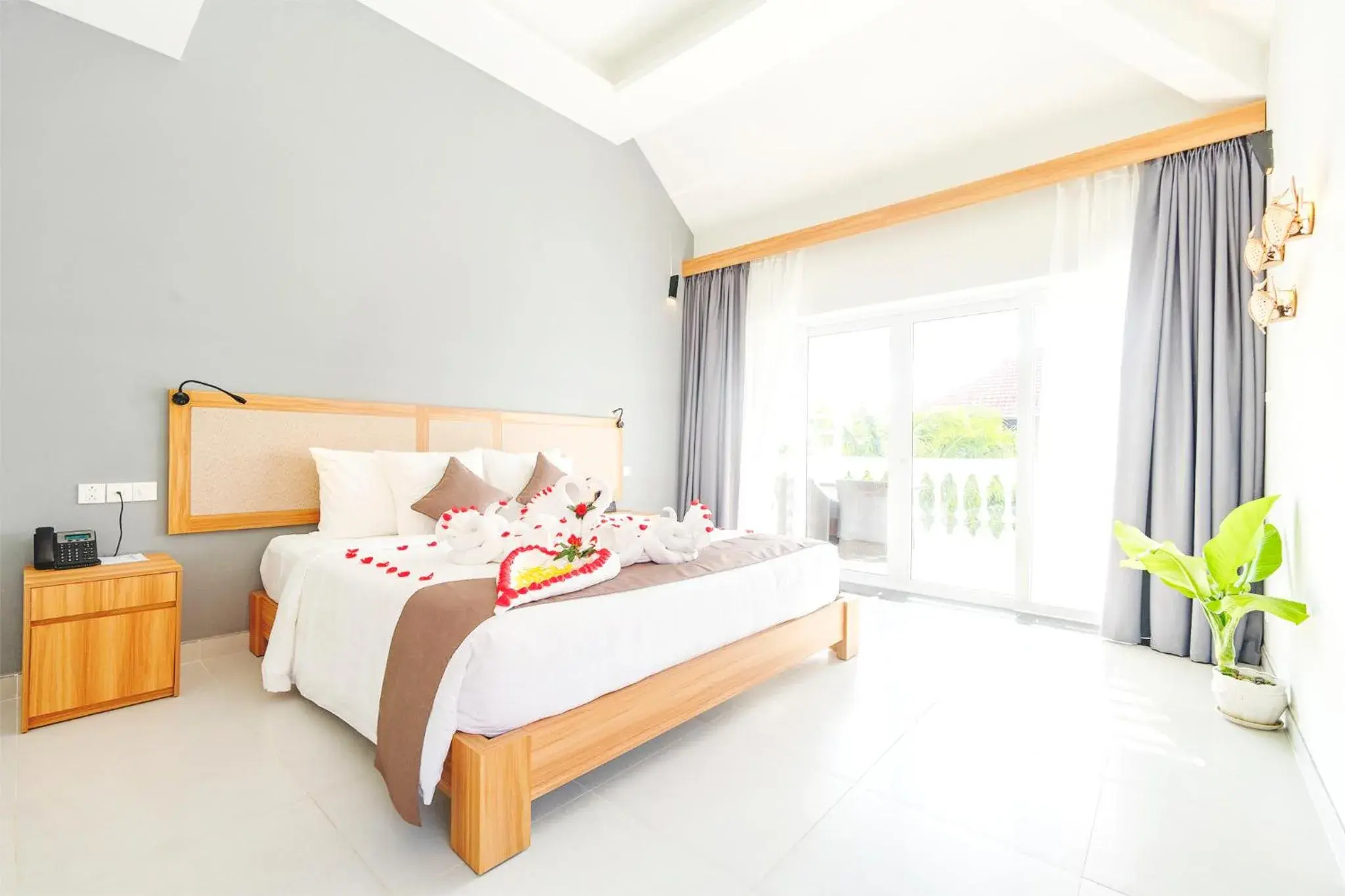 Bed in Mercury Phu Quoc Resort & Villas