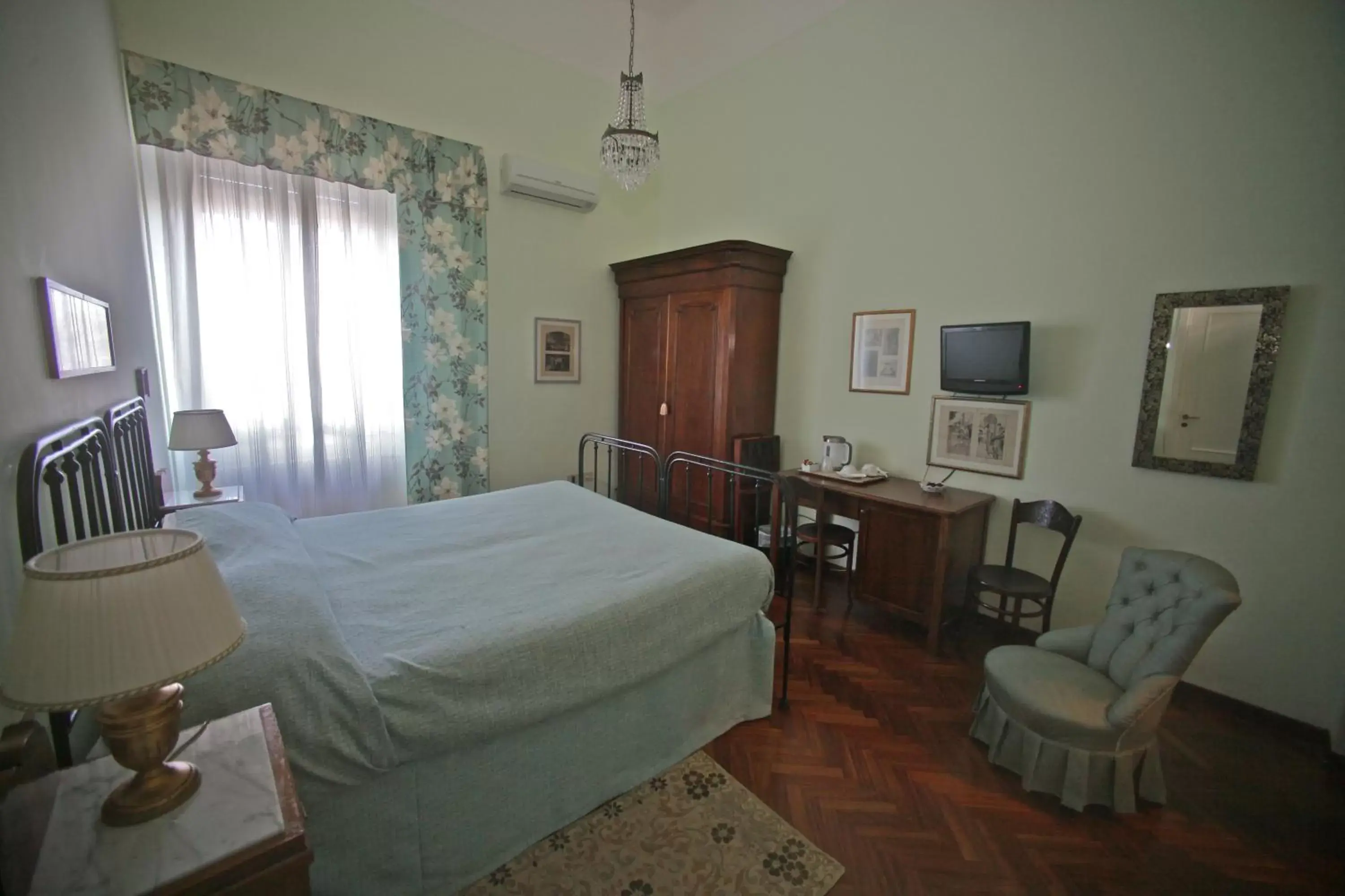 Double or Twin Room in Villa L'Aurora