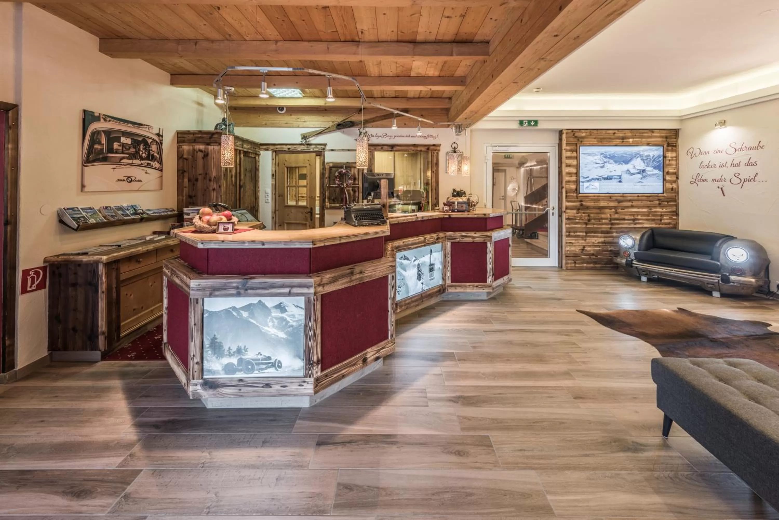 Lobby or reception in VÖTTER'S HOTEL in Kaprun am Kitzsteinhorn - Skibus direkt
