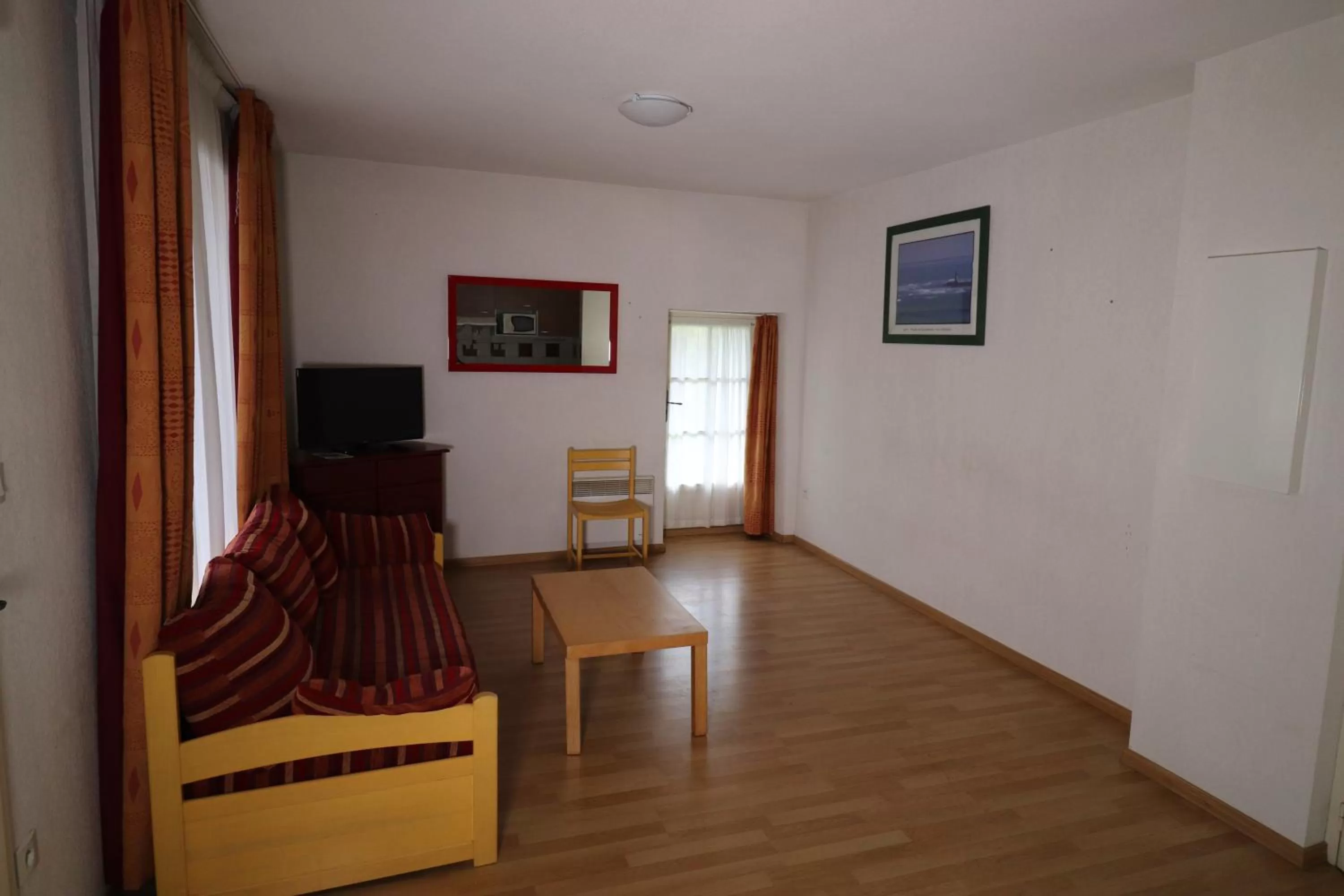 Living room, TV/Entertainment Center in Chateau Ricard