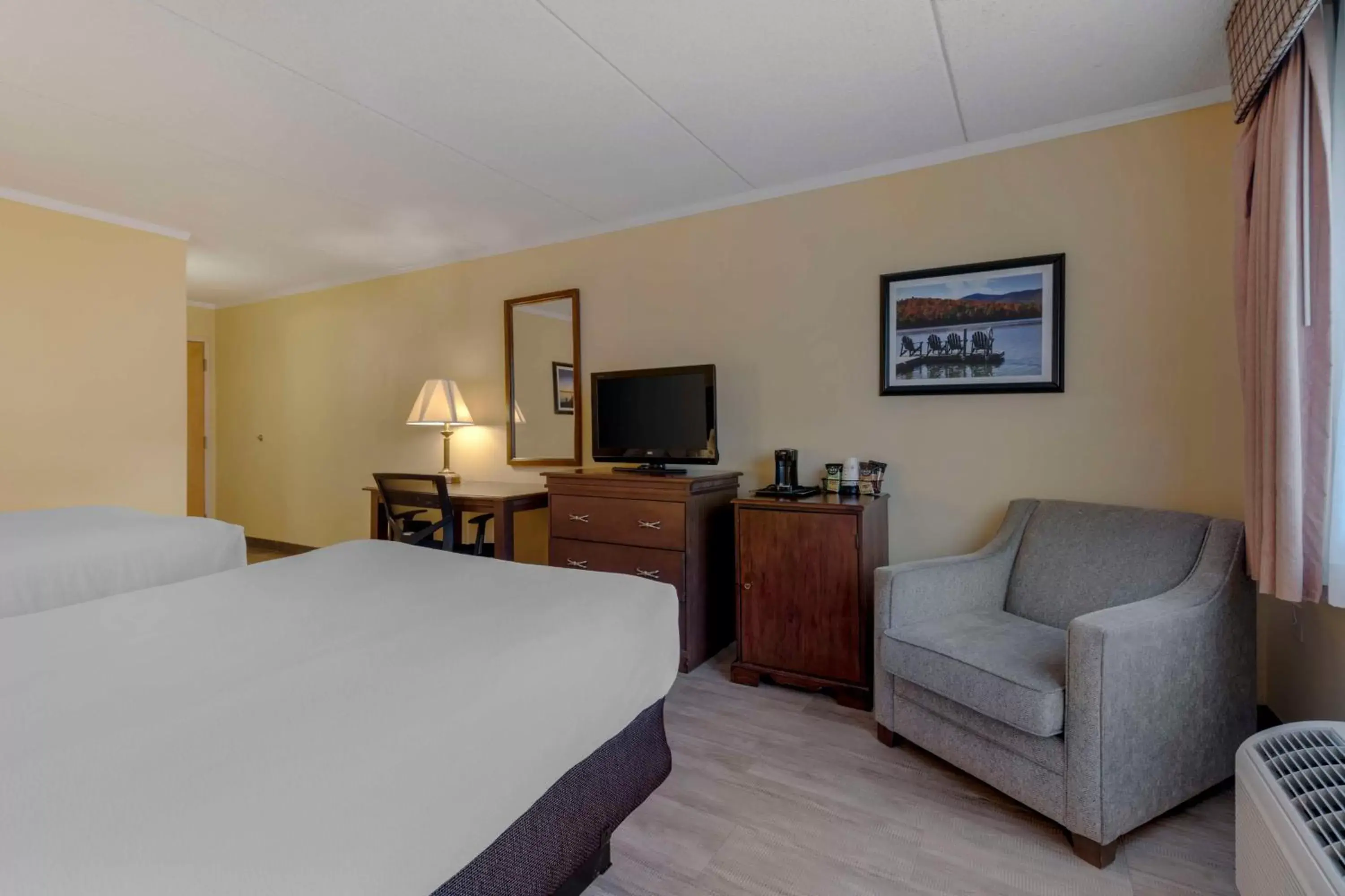 Bedroom, TV/Entertainment Center in Best Western of Lake George