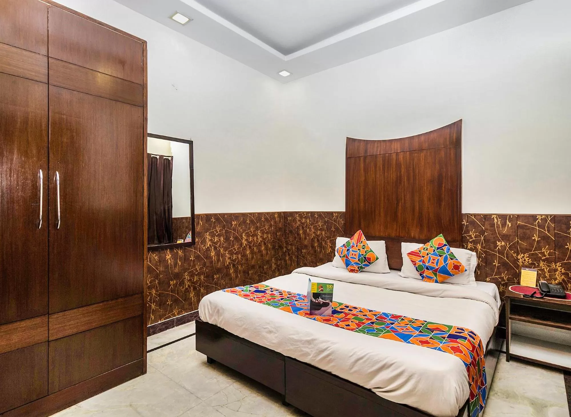 Bed in FabHotel Jindal Palace