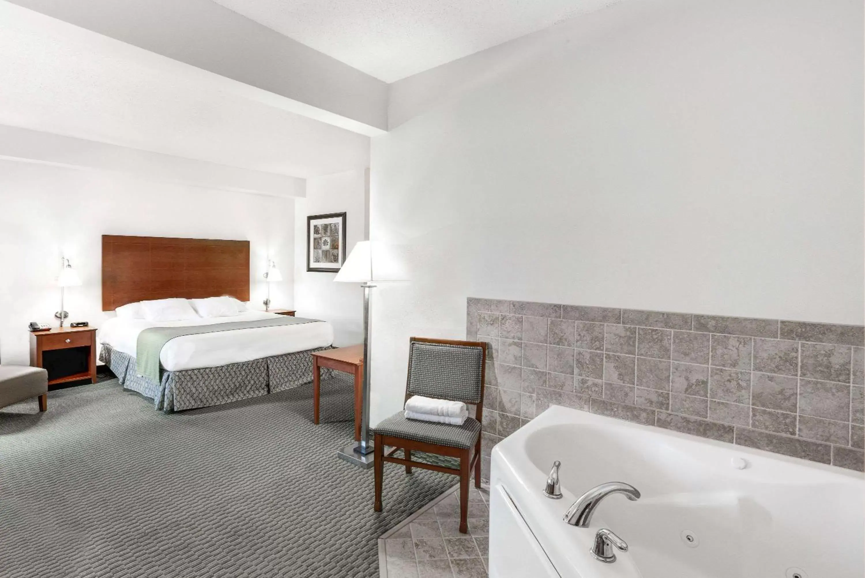 Photo of the whole room, Bathroom in Days Inn by Wyndham Carroll