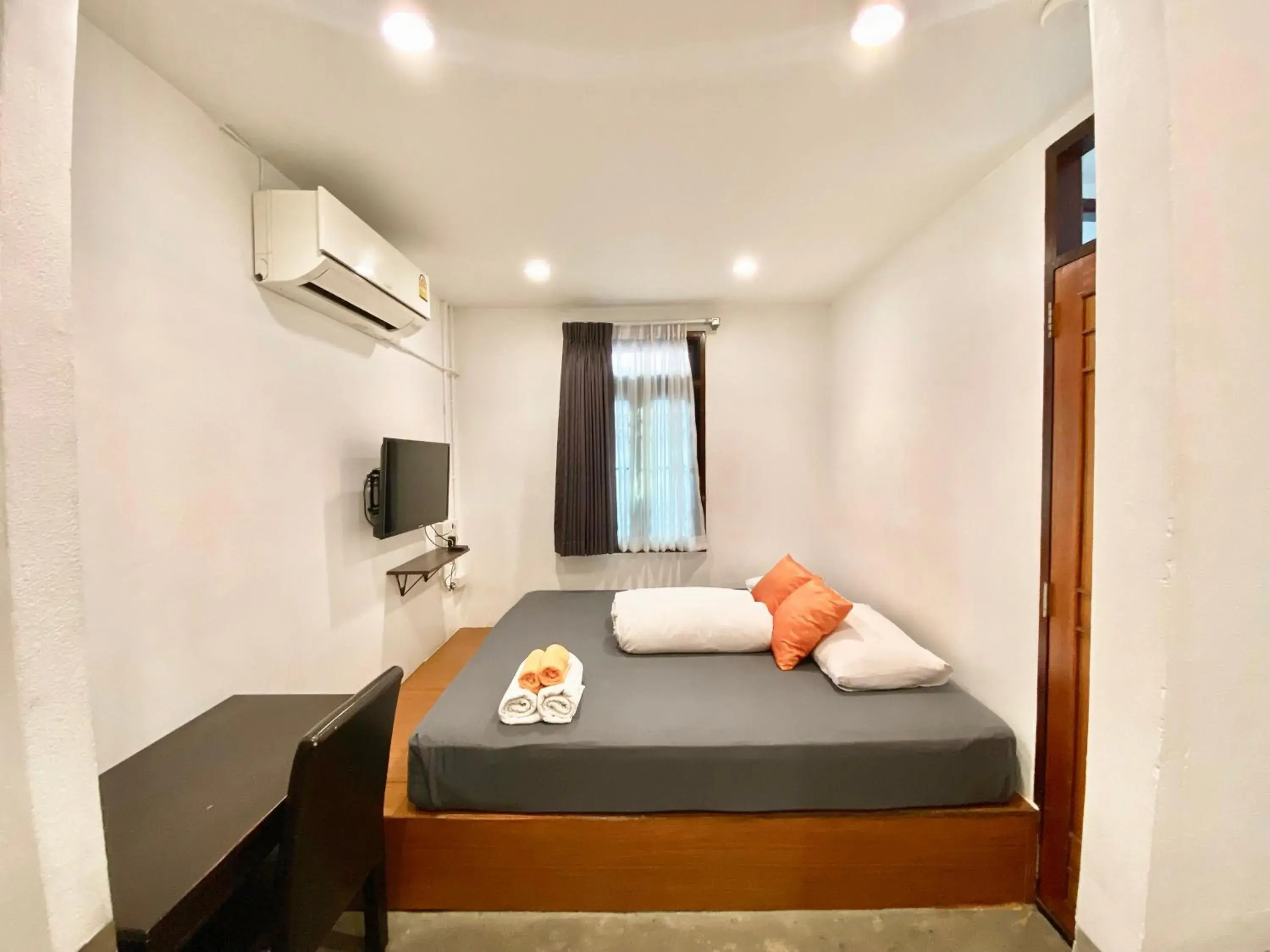 Bed in Tiny Taladnoi Hostel