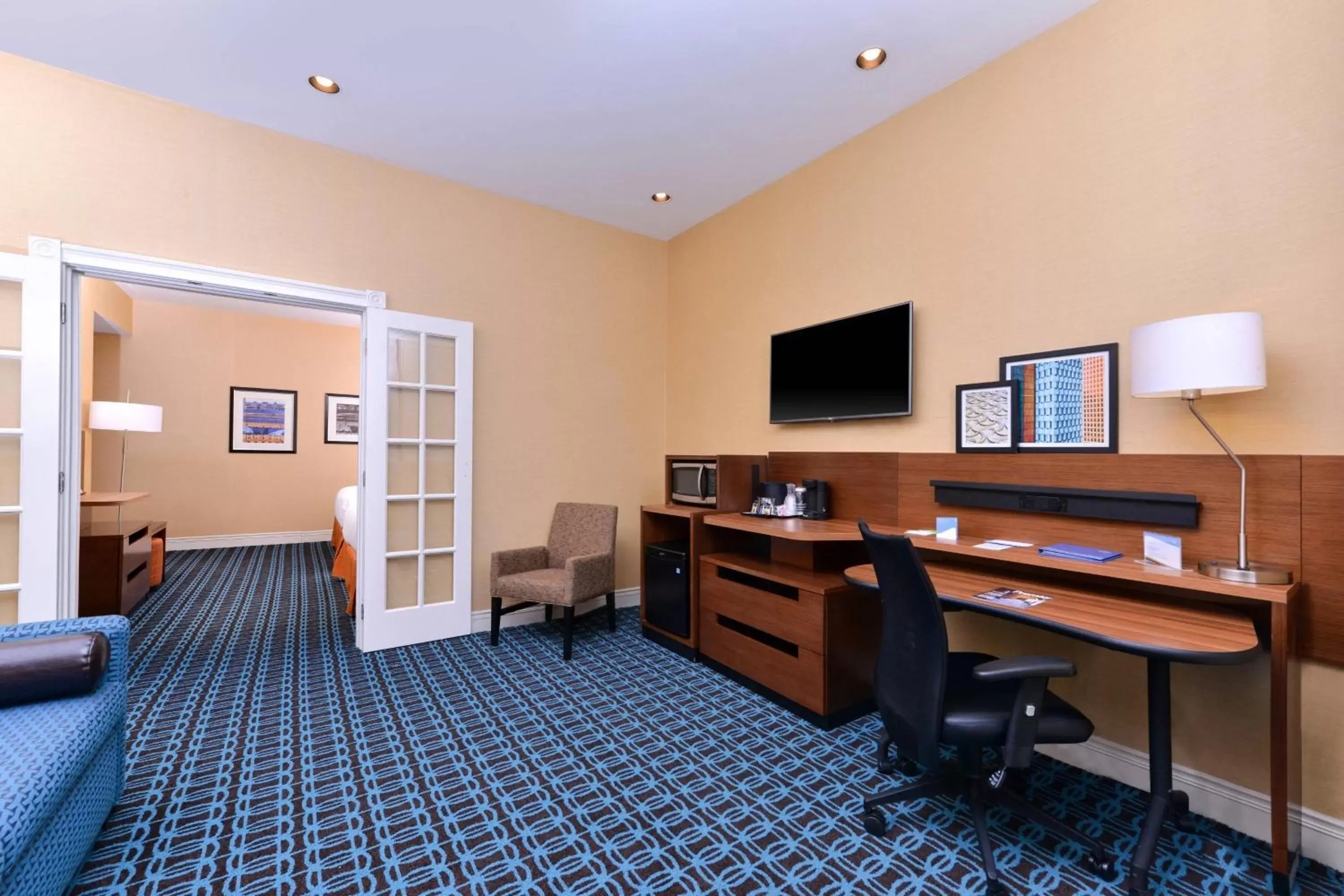 Photo of the whole room, TV/Entertainment Center in Fairfield Inn & Suites by Marriott Albany Downtown