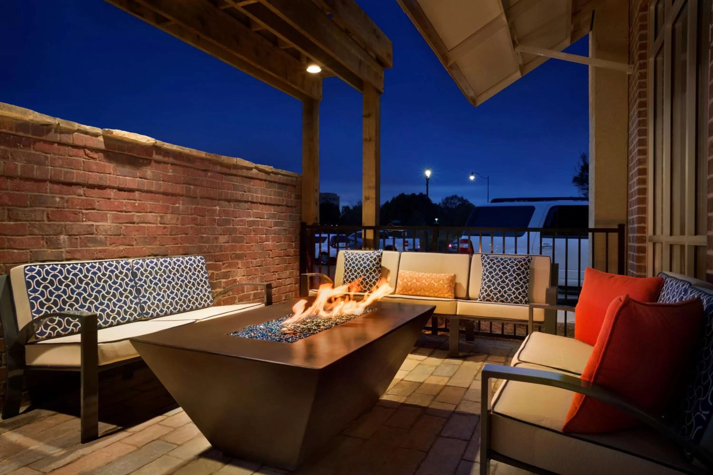 Patio in Embassy Suites by Hilton Jackson North Ridgeland