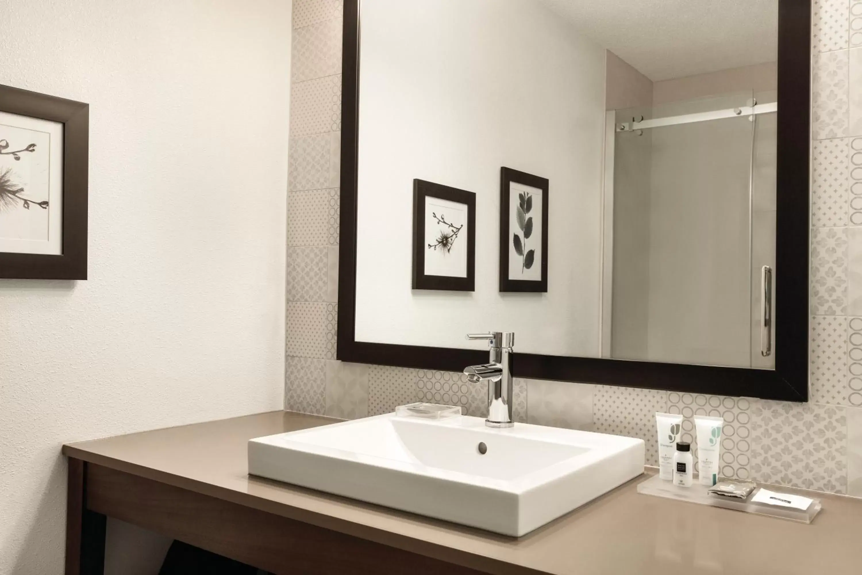 Bathroom in Country Inn & Suites by Radisson, Buffalo, MN