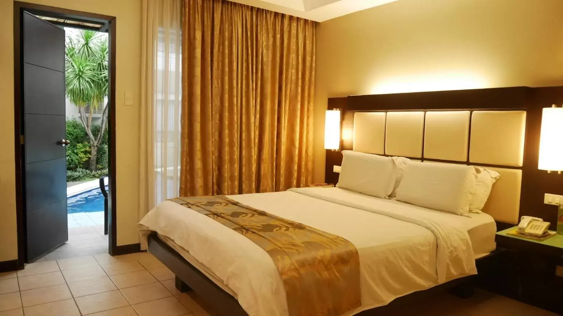 Bedroom, Bed in Circle Inn Hotel and Suites Bacolod