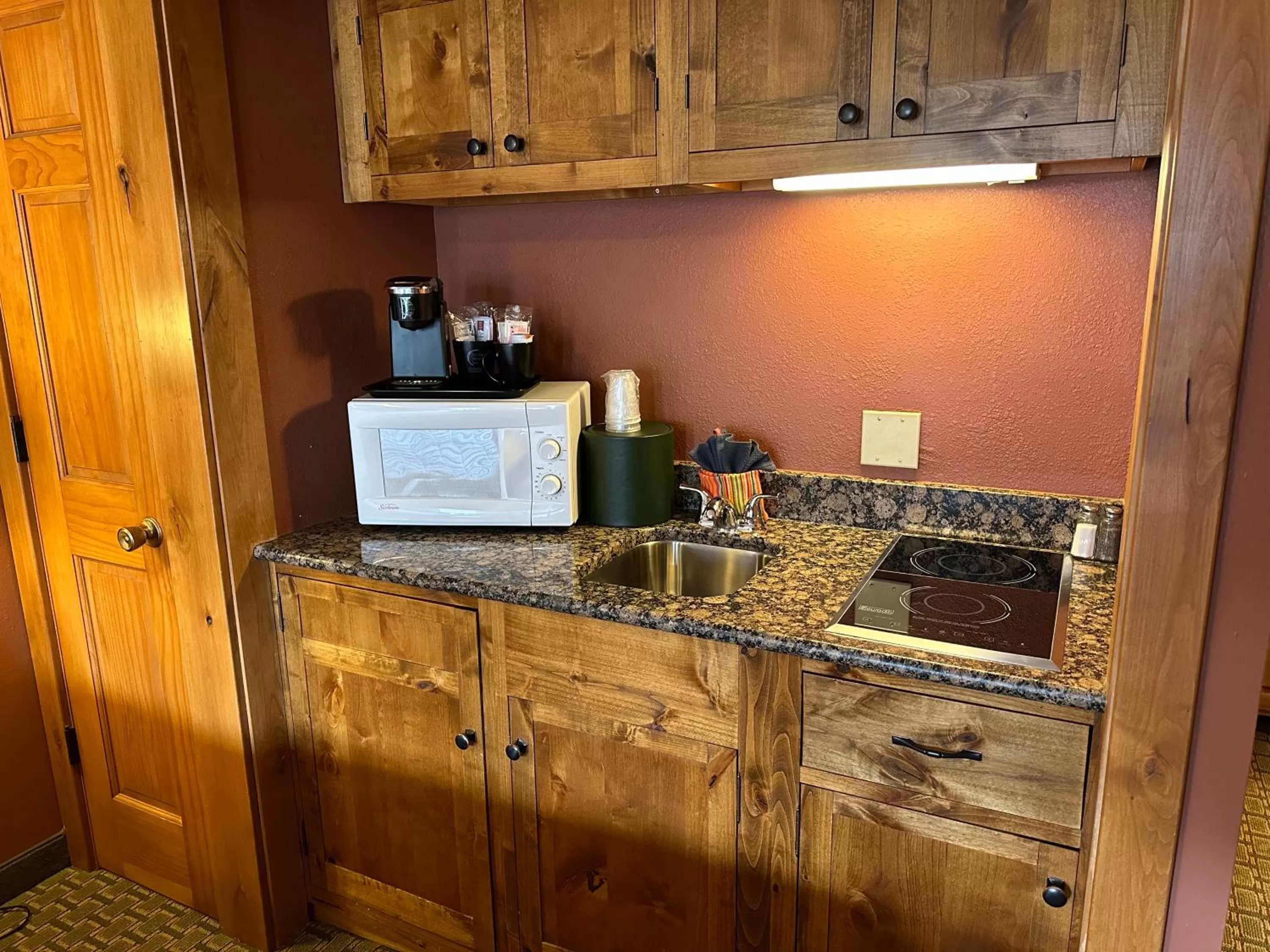 Kitchen or kitchenette in Silver Moon Inn