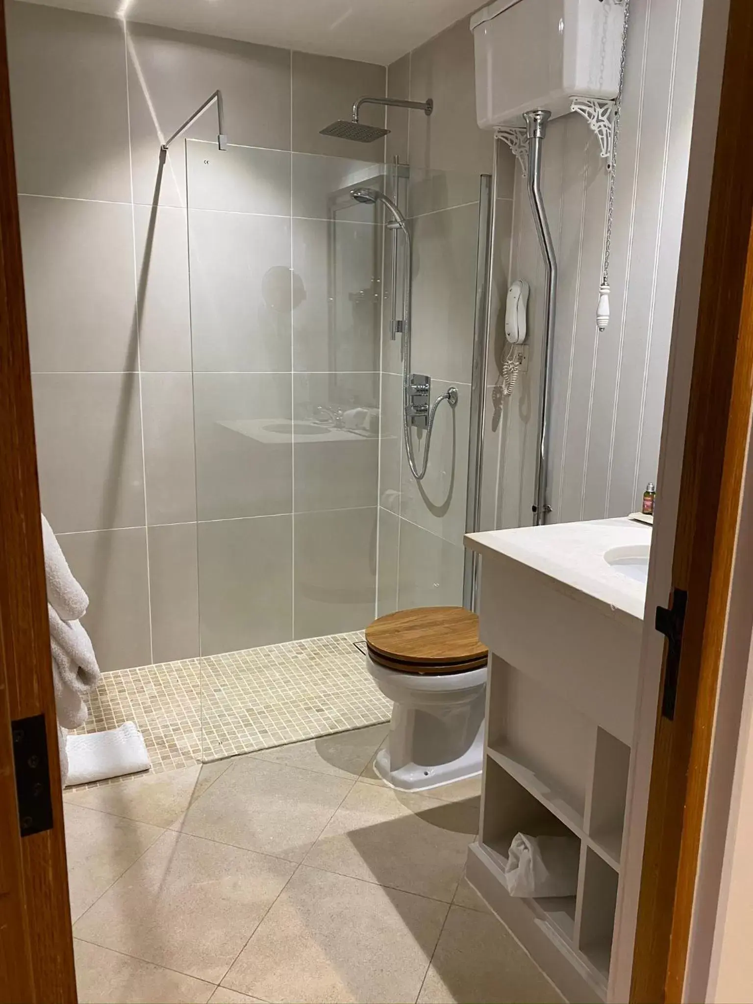 Shower, Bathroom in Great Fosters - Near Windsor