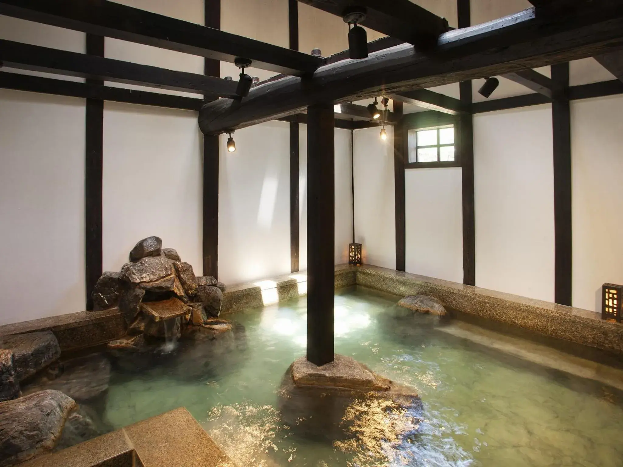 Hot Spring Bath, Swimming Pool in Honjin Hiranoya Kachoan