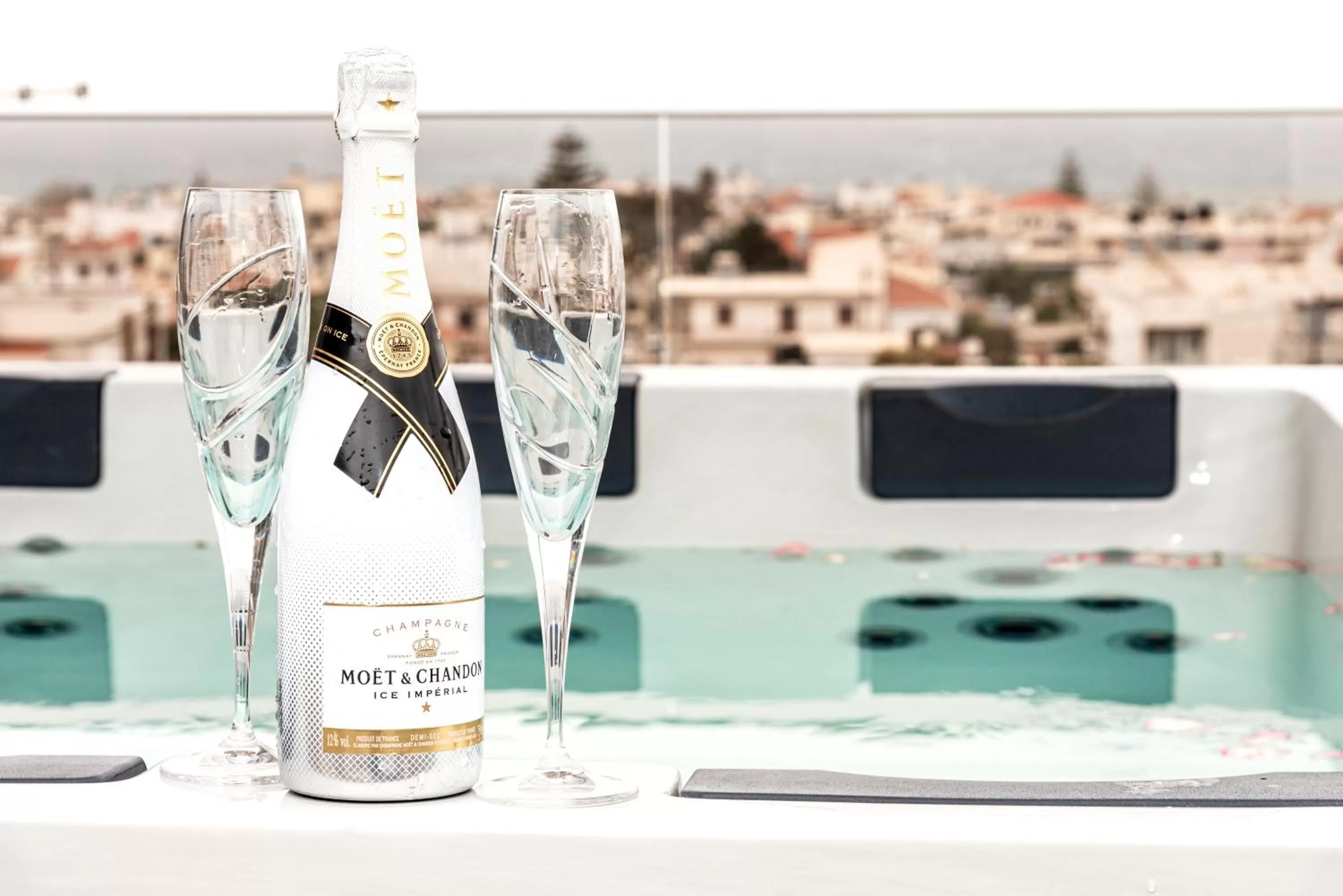 Hot Tub in Sapphire Horizon Suites