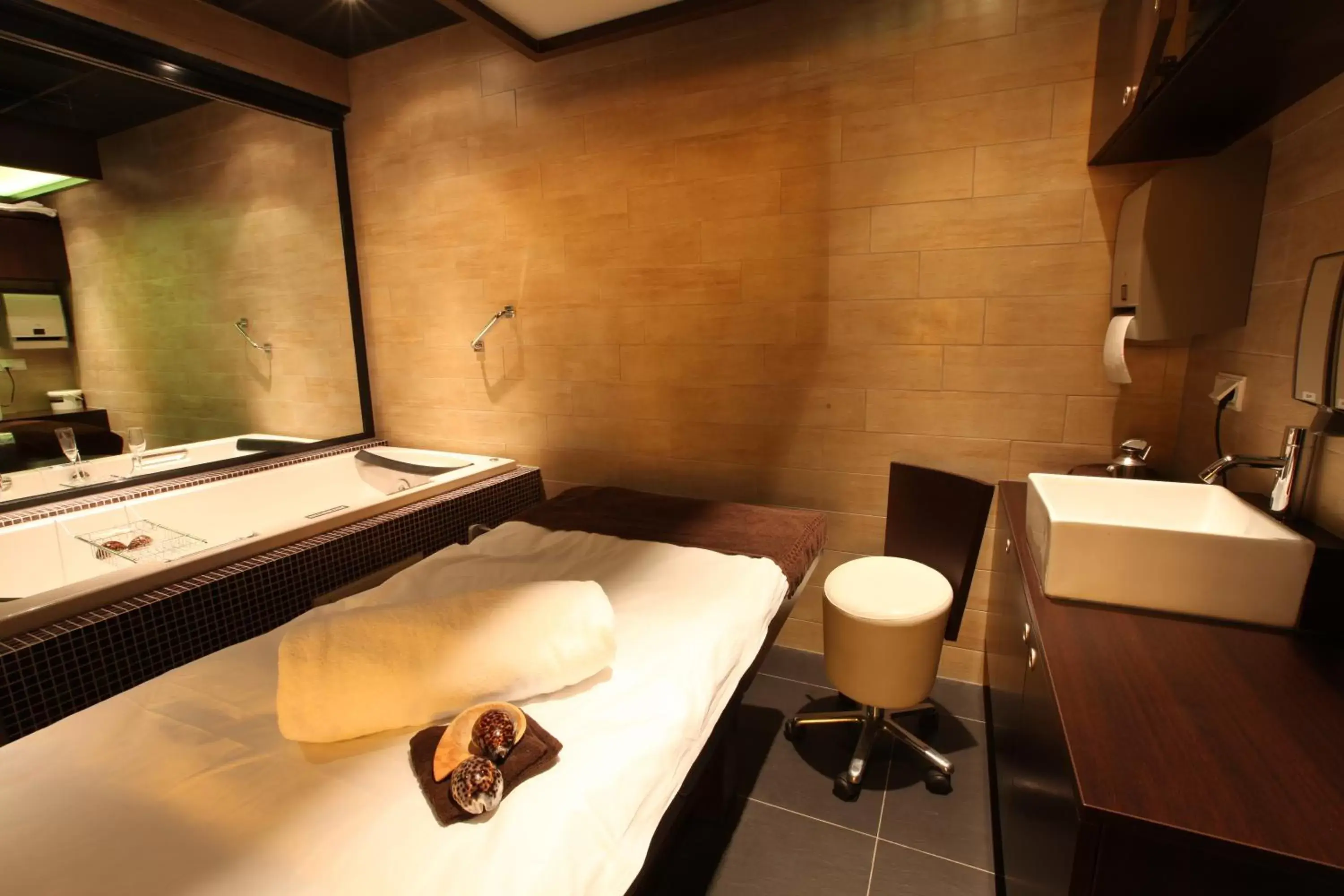 Massage, Bathroom in Hotel & Spa Savarin