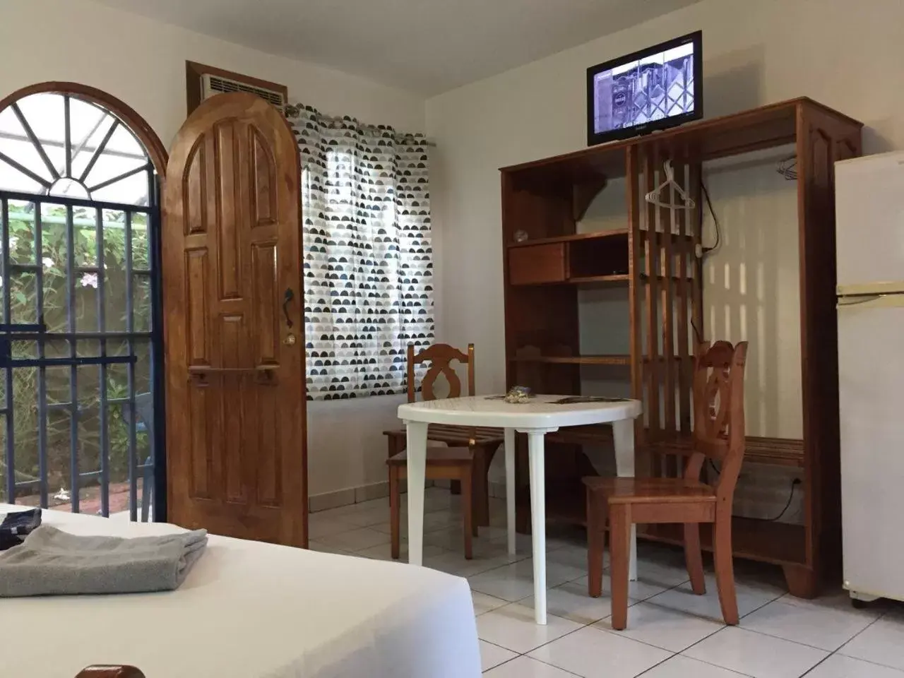 Dining area, TV/Entertainment Center in La Perlita