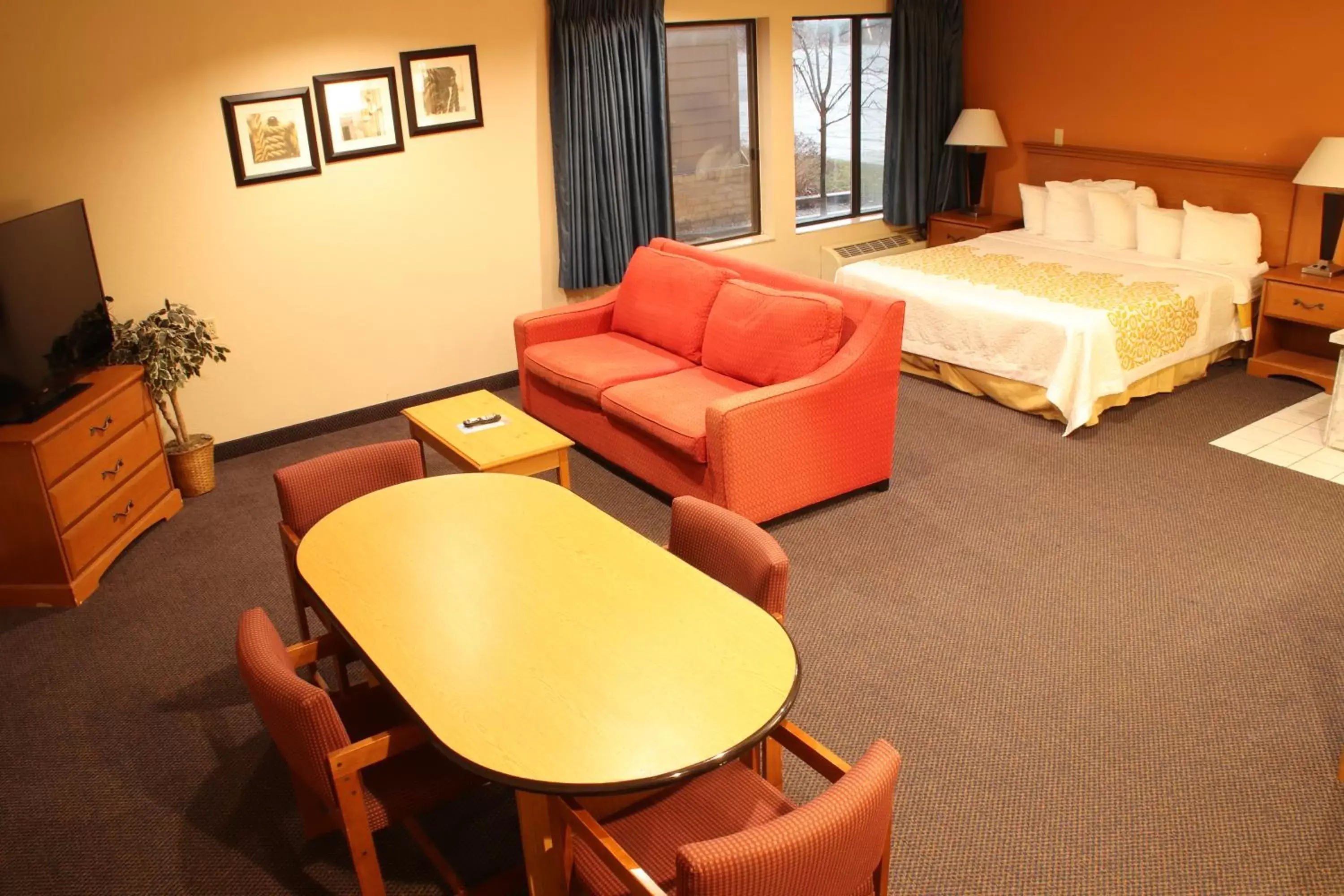 Days Inn by Wyndham Black River Falls - Access to ATV Trail