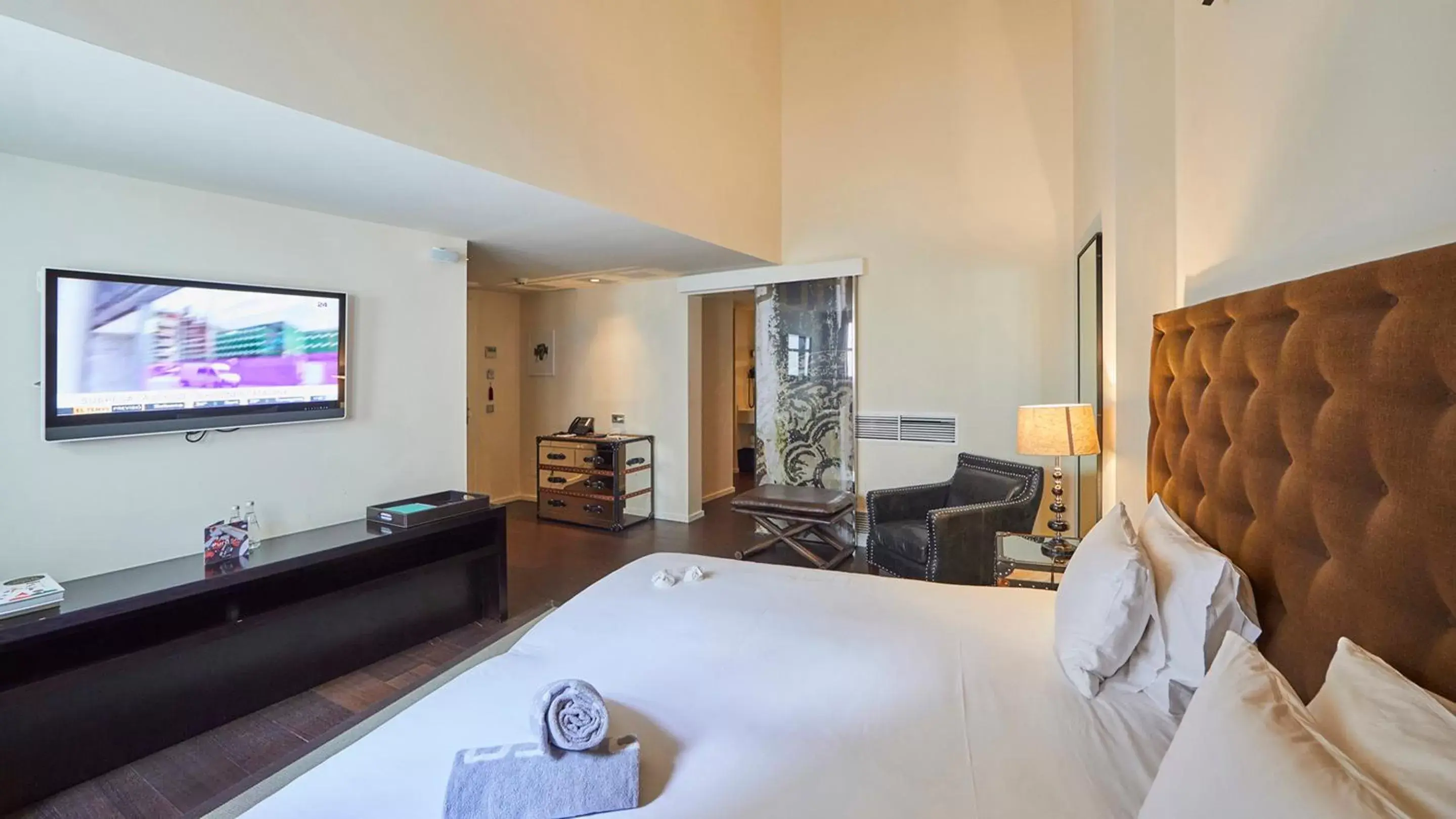 TV and multimedia, TV/Entertainment Center in Purohotel Palma