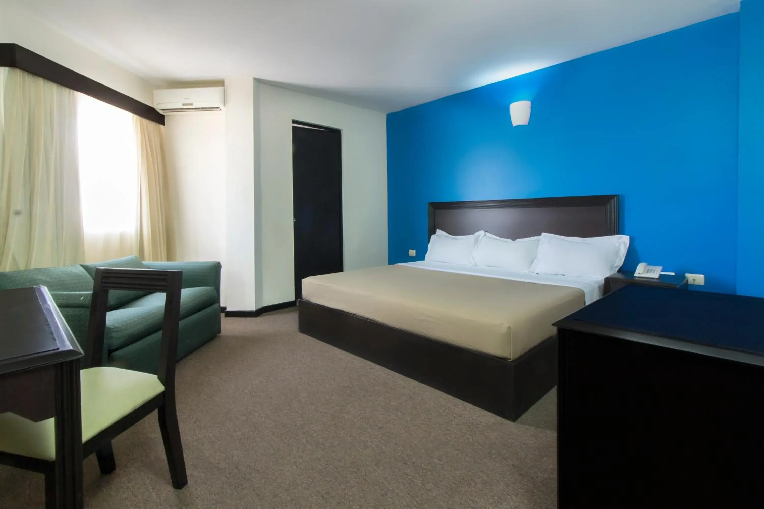 Property building, Bed in CHN Hotel Monterrey Santa Fe Property building, Bed in CHN Hotel Monterrey Santa Fe