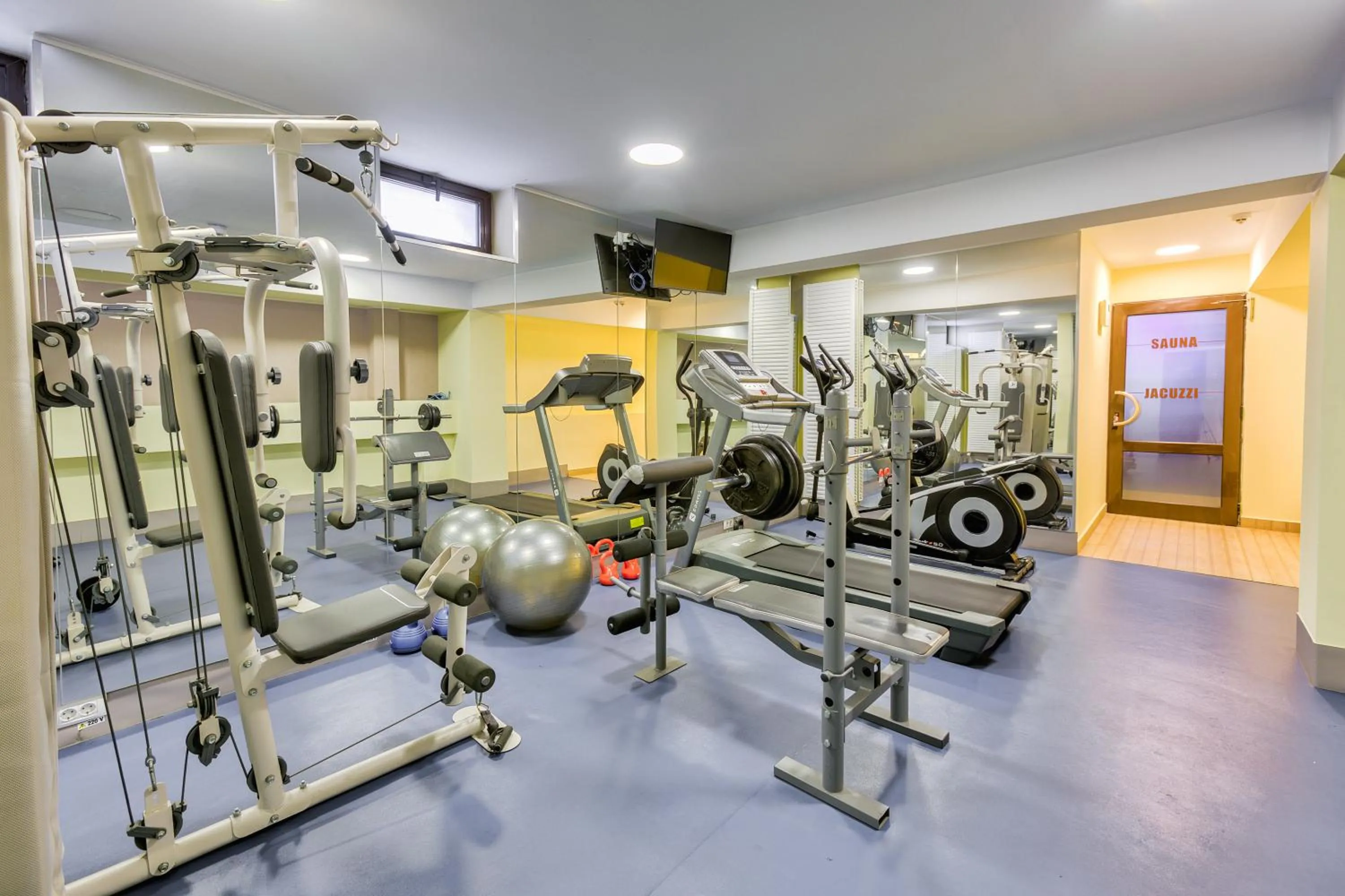 Fitness centre/facilities in Golden Time Hotel