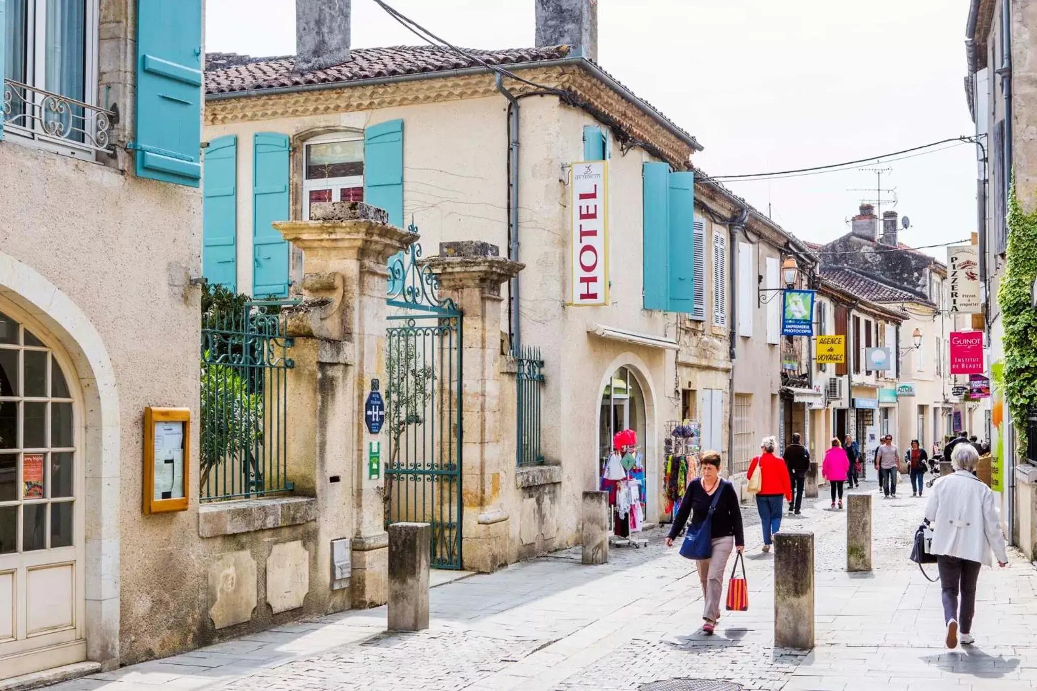 Facade/entrance in Les Trois Lys