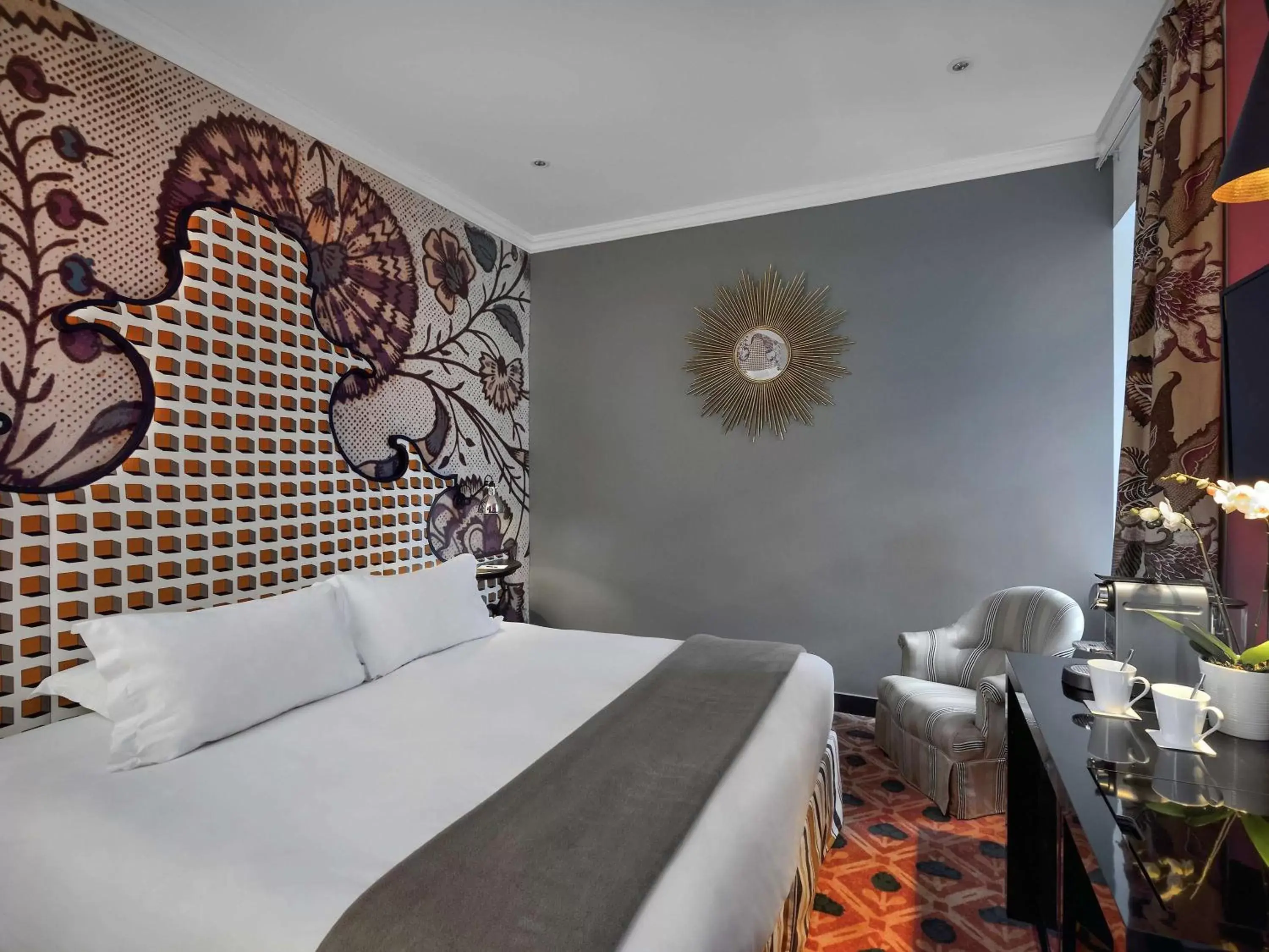 Photo of the whole room, Bed in Hôtel & Spa Jules César Arles - MGallery Hotel Collection