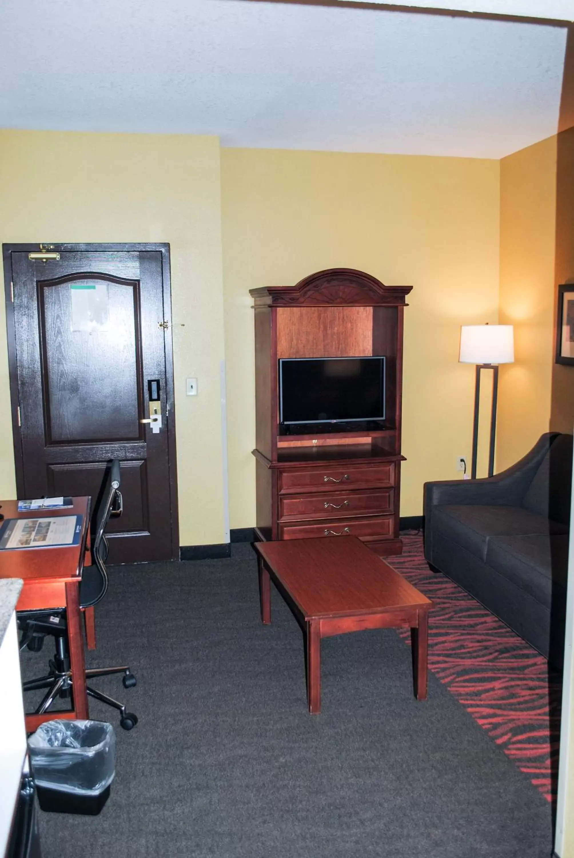 TV/Entertainment Center in Best Western Executive Inn & Suites