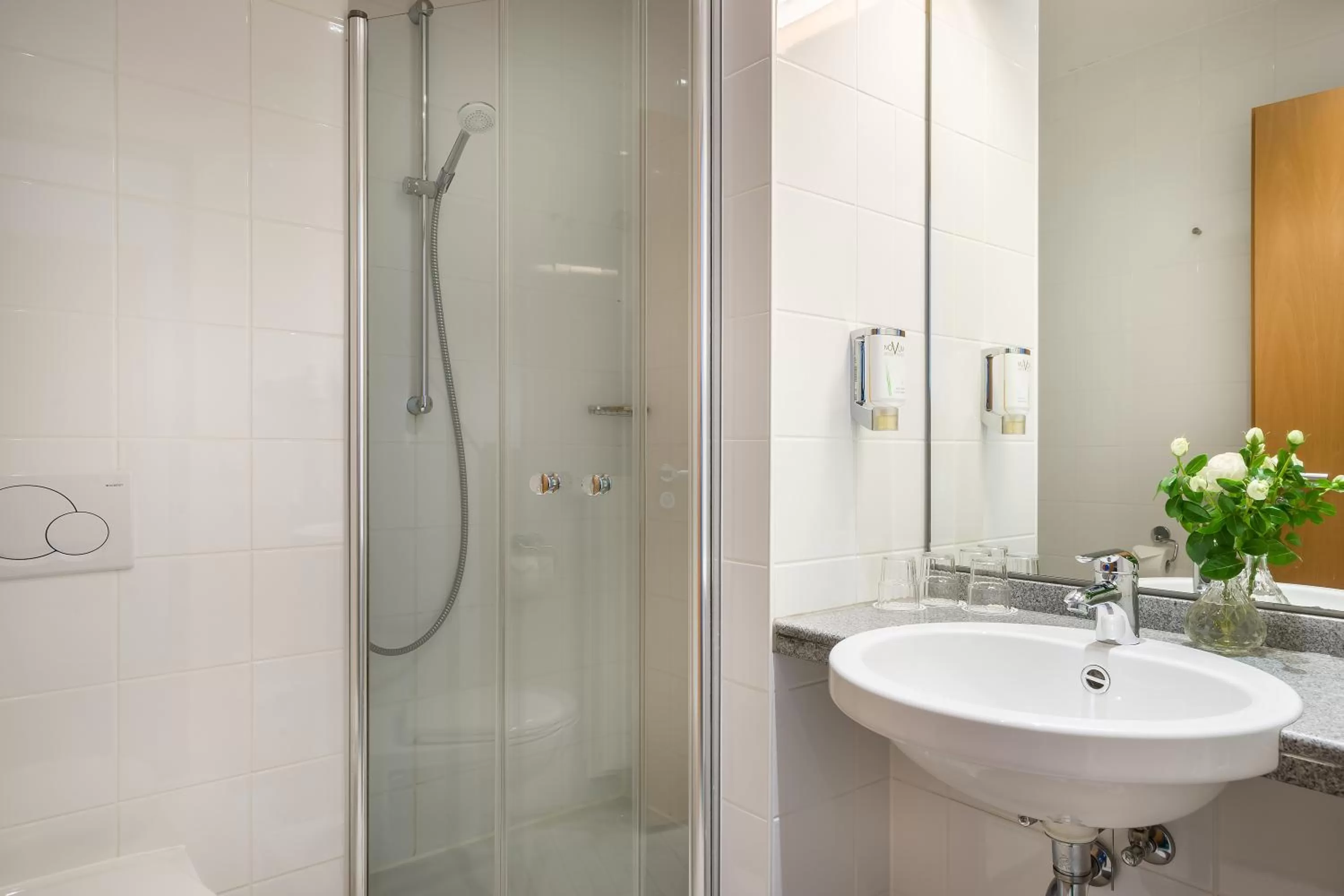 Shower in Garner Hotel Munich - Messe by IHG