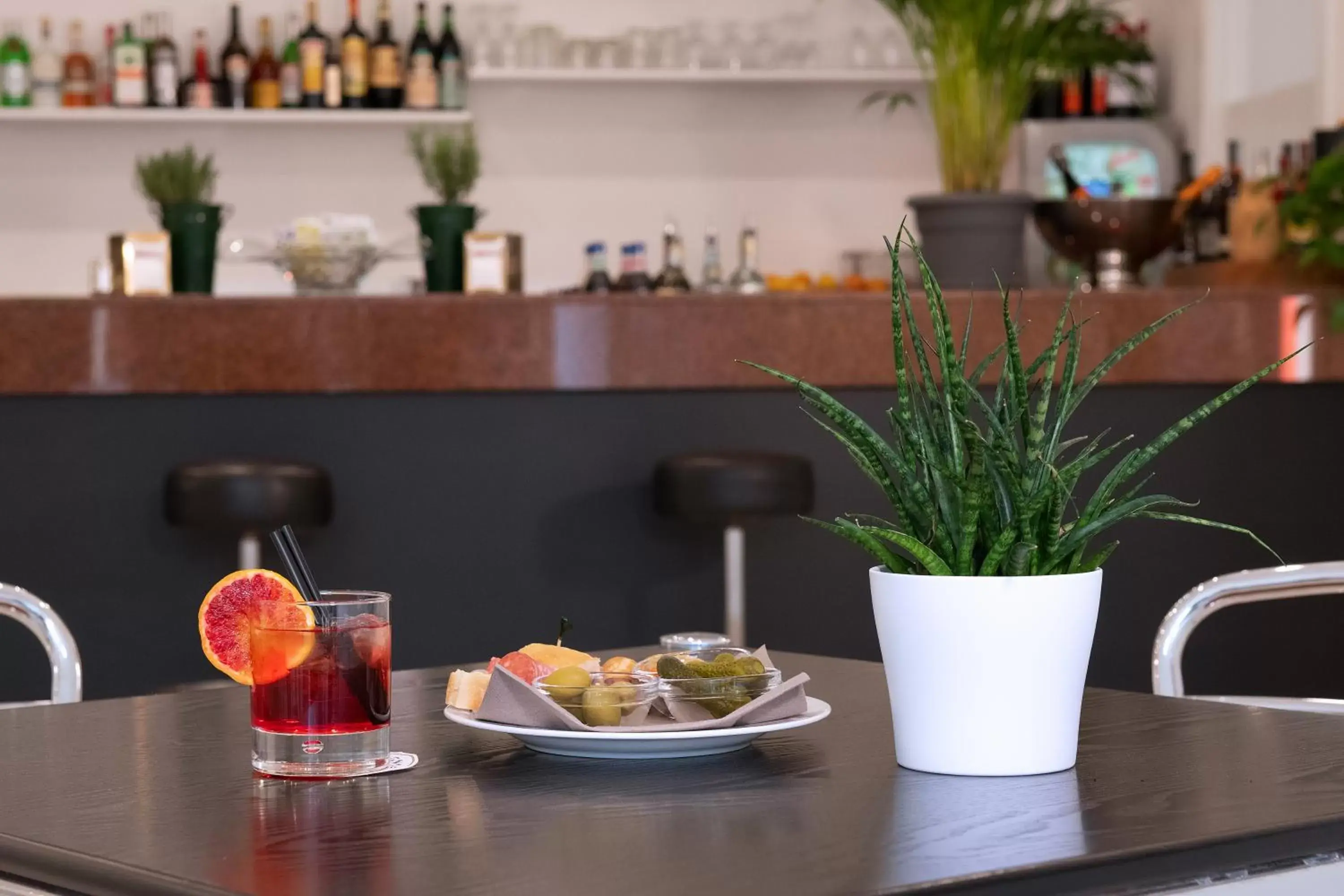 Lounge or bar in CDH Hotel Modena Lounge or bar in CDH Hotel Modena