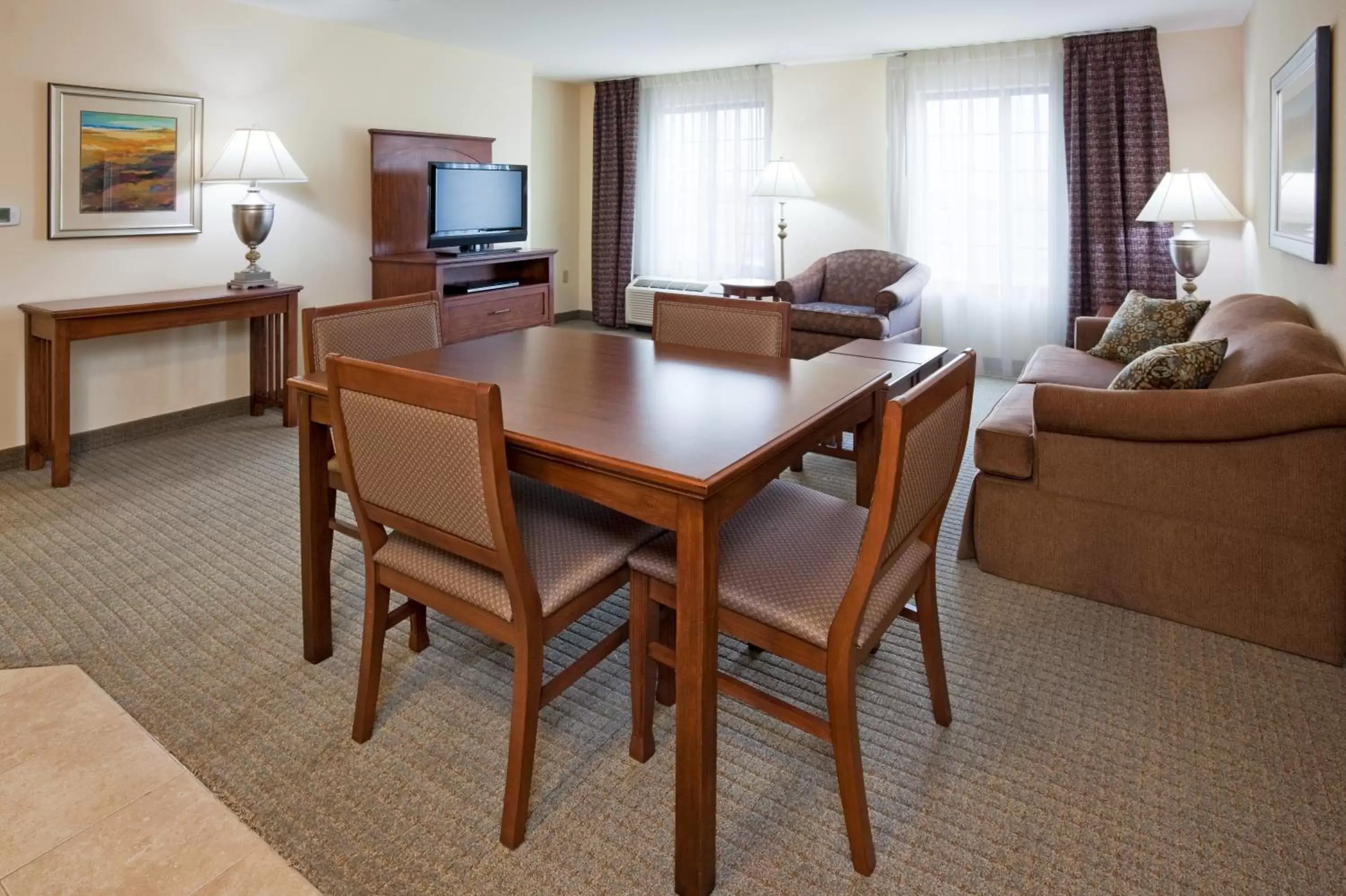 Living room, Seating Area in Staybridge Suites Milwaukee West-Oconomowoc, an IHG Hotel