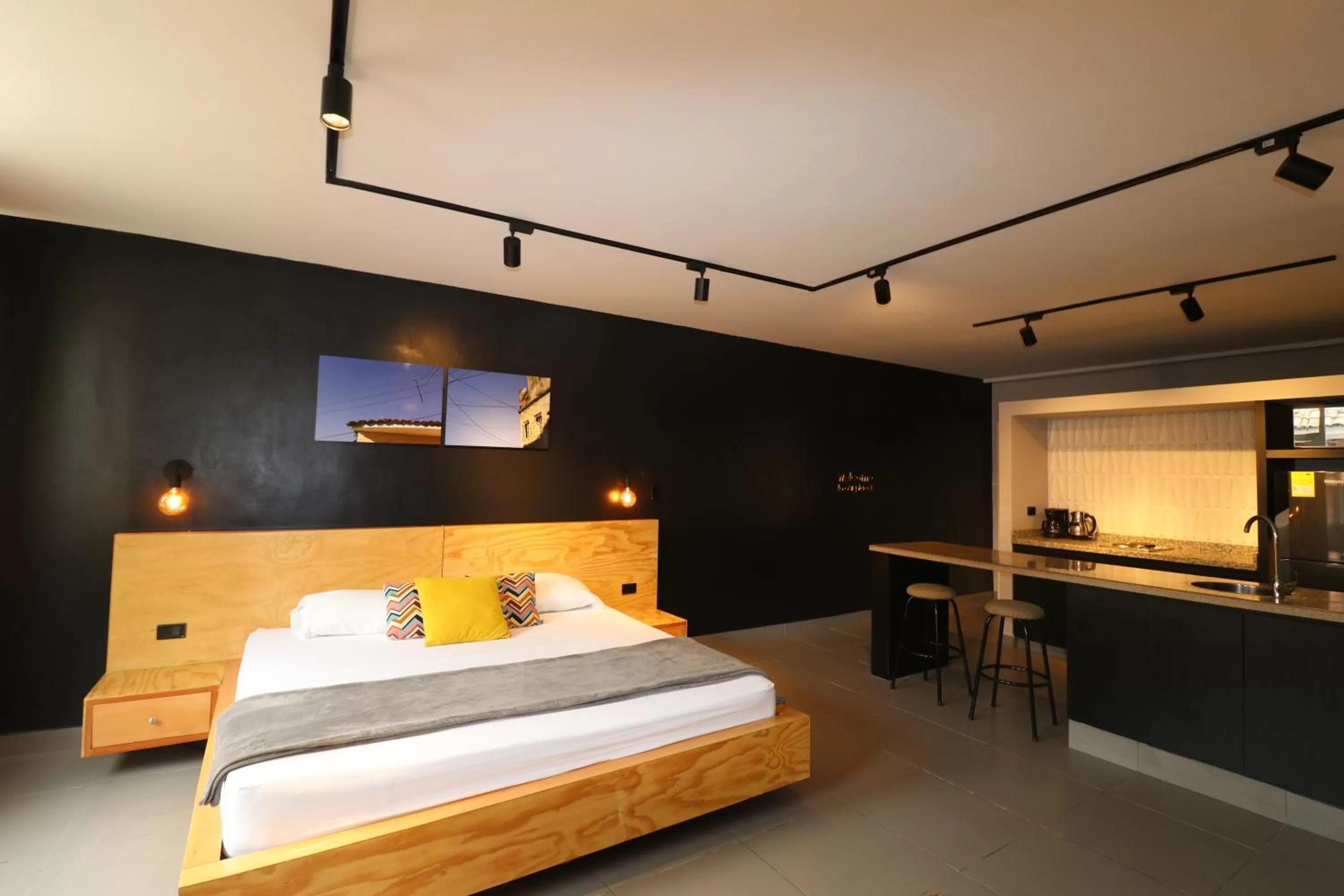 Bed in 554 Apartments