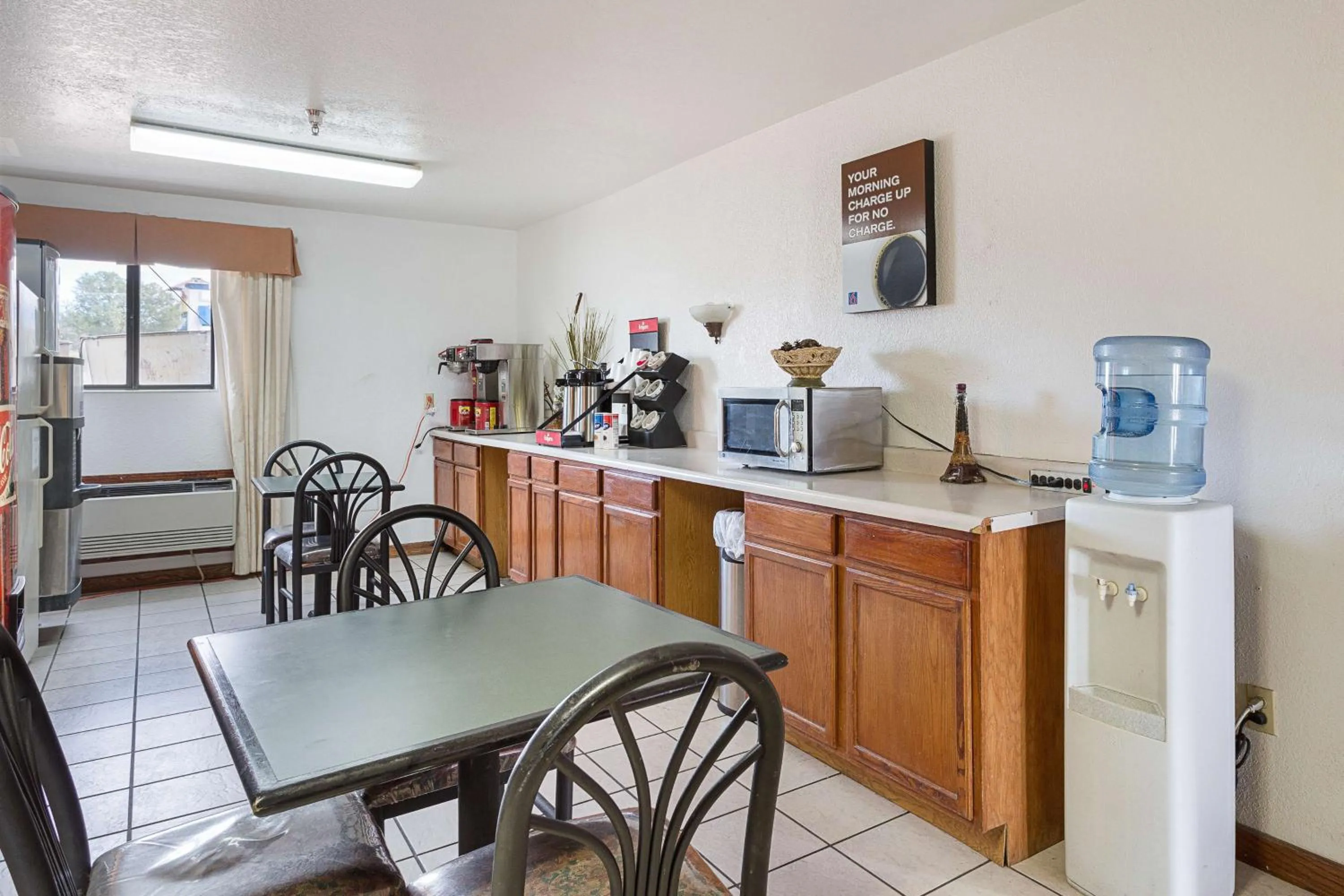 Restaurant/places to eat in Rodeway Inn Santa Rosa