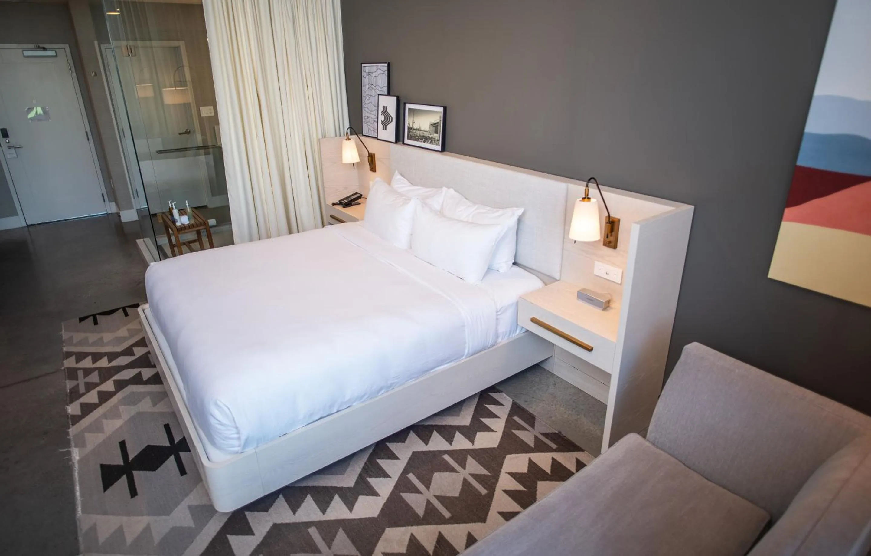 Bedroom, Bed in Mountain Shadows Resort Scottsdale