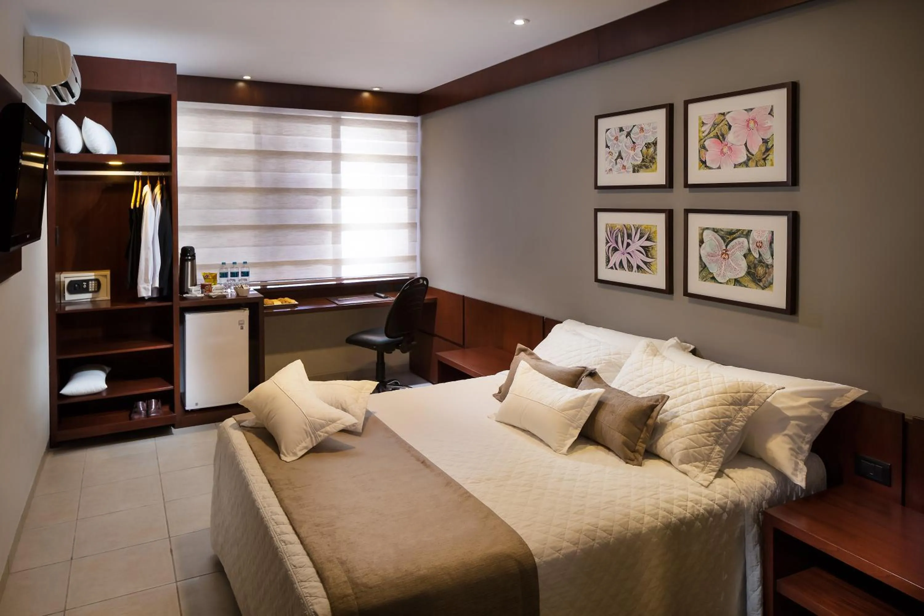 Photo of the whole room, Bed in Hotel Cortez