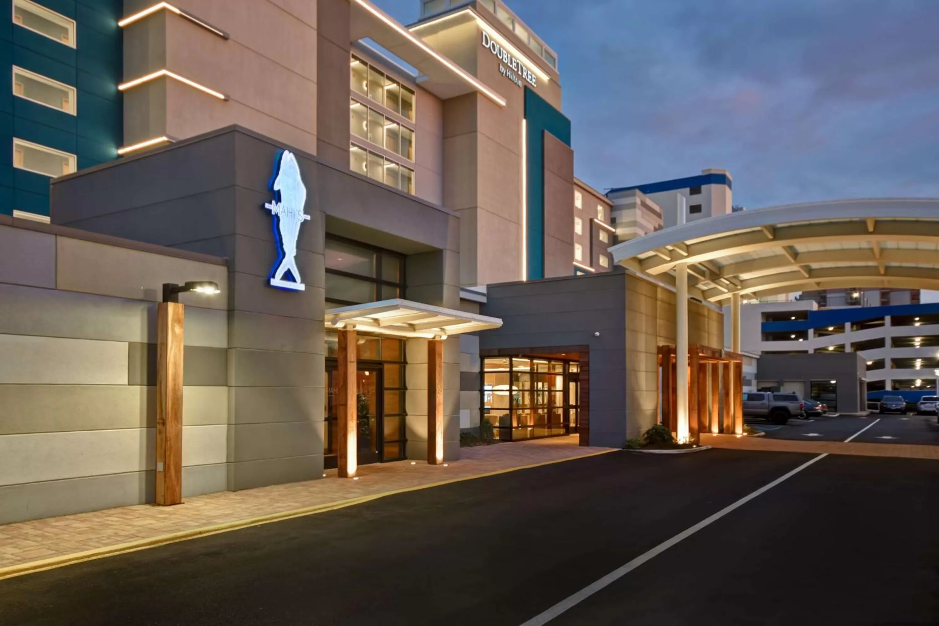 Property building in DoubleTree by Hilton Oceanfront Virginia Beach