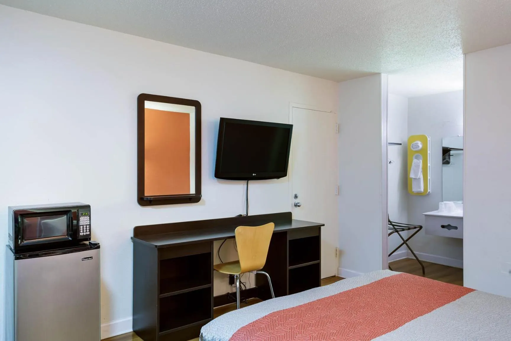 Bed in Studio 6 Gainesville, Fl