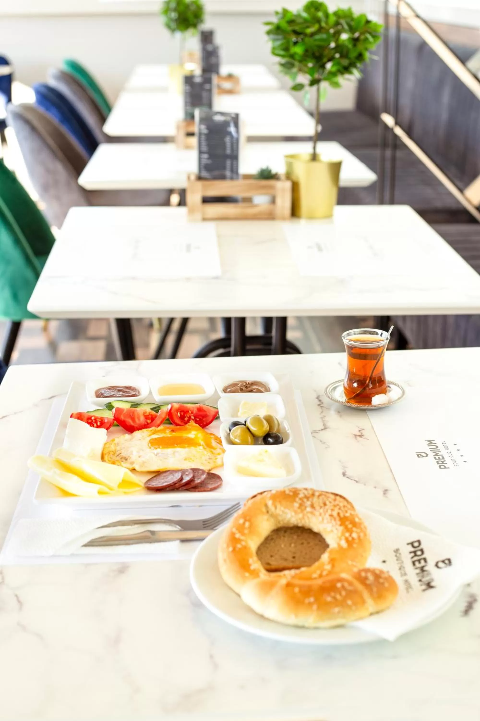 Restaurant/places to eat in Hotel Premium