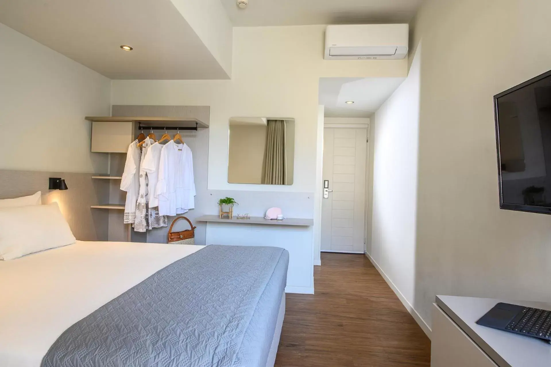 Bedroom, Bed in Marin Hotel