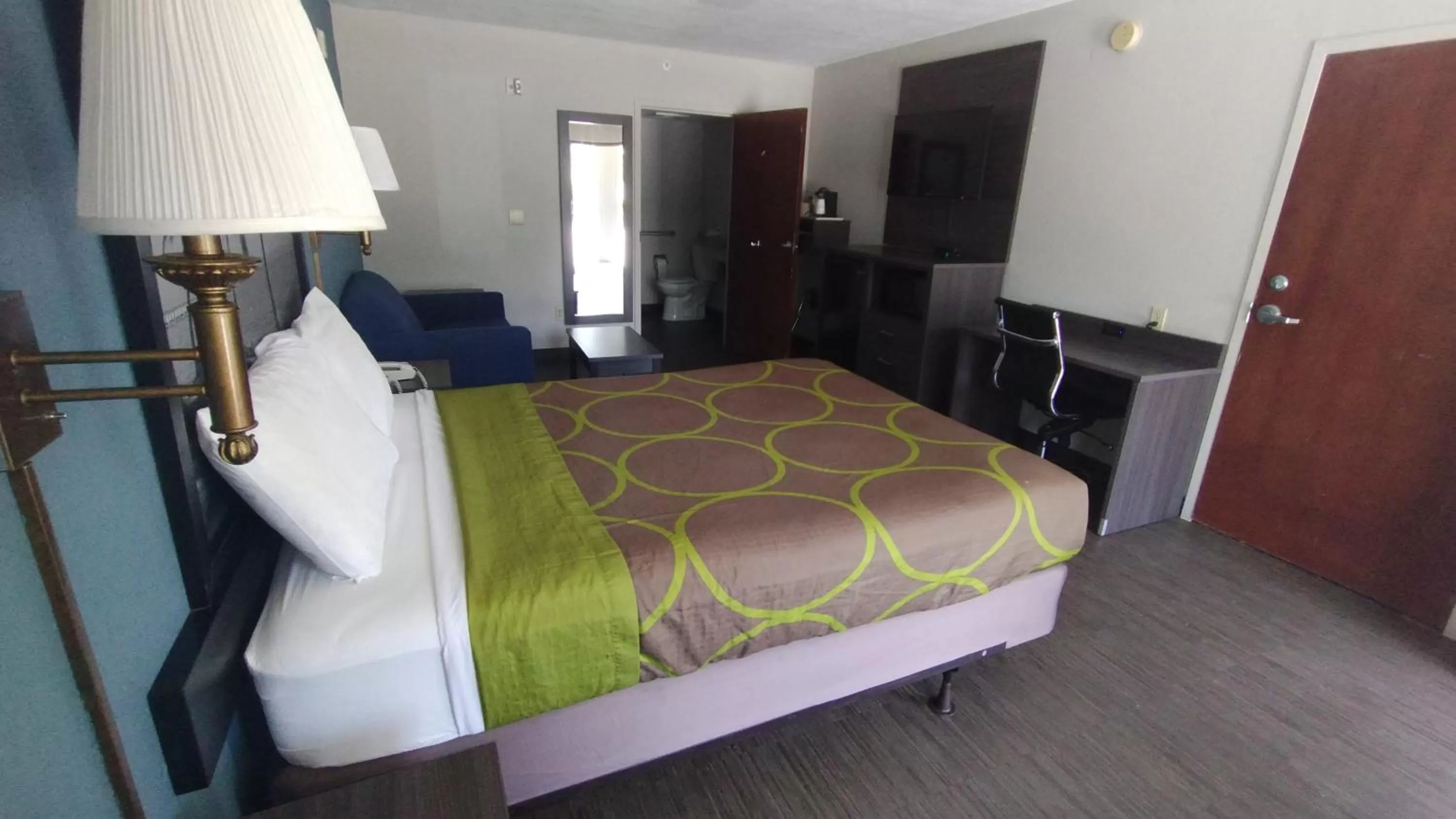 Bed in Super 8 Motel by Wyndham near Fort Lauderdale Arpt