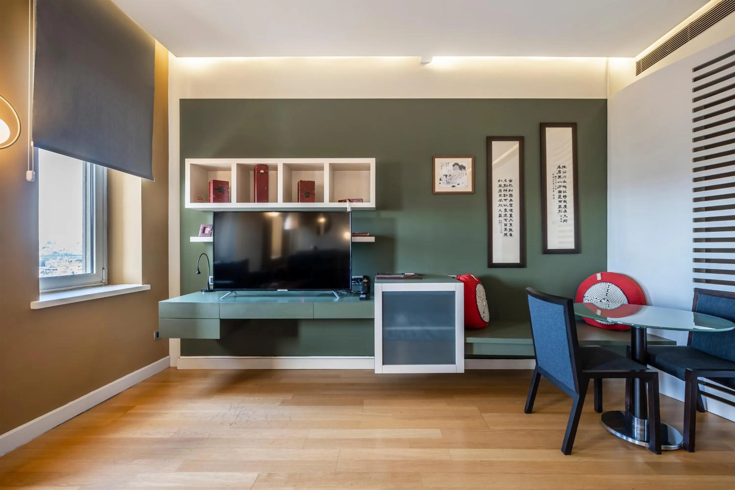 TV and multimedia in Ansen Hotel and Suites