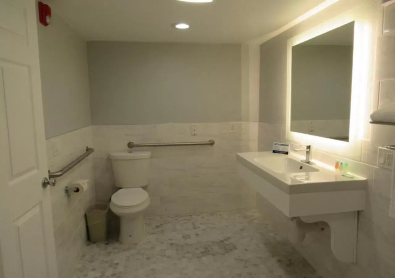 Bathroom in Capri Suites Anaheim