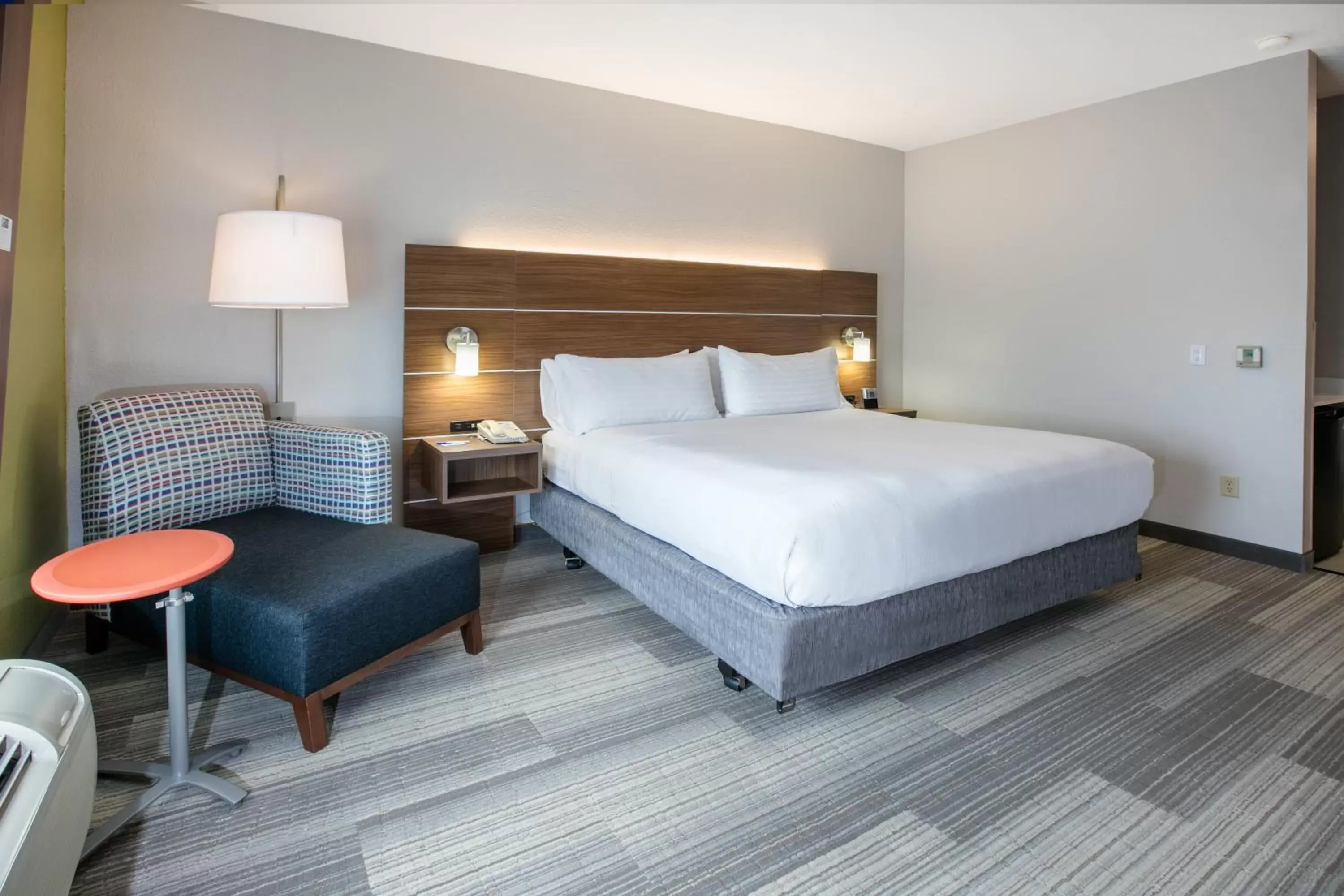Photo of the whole room, Bed in Holiday Inn Express Hotel & Suites Dallas - Grand Prairie I-20, an IHG Hotel