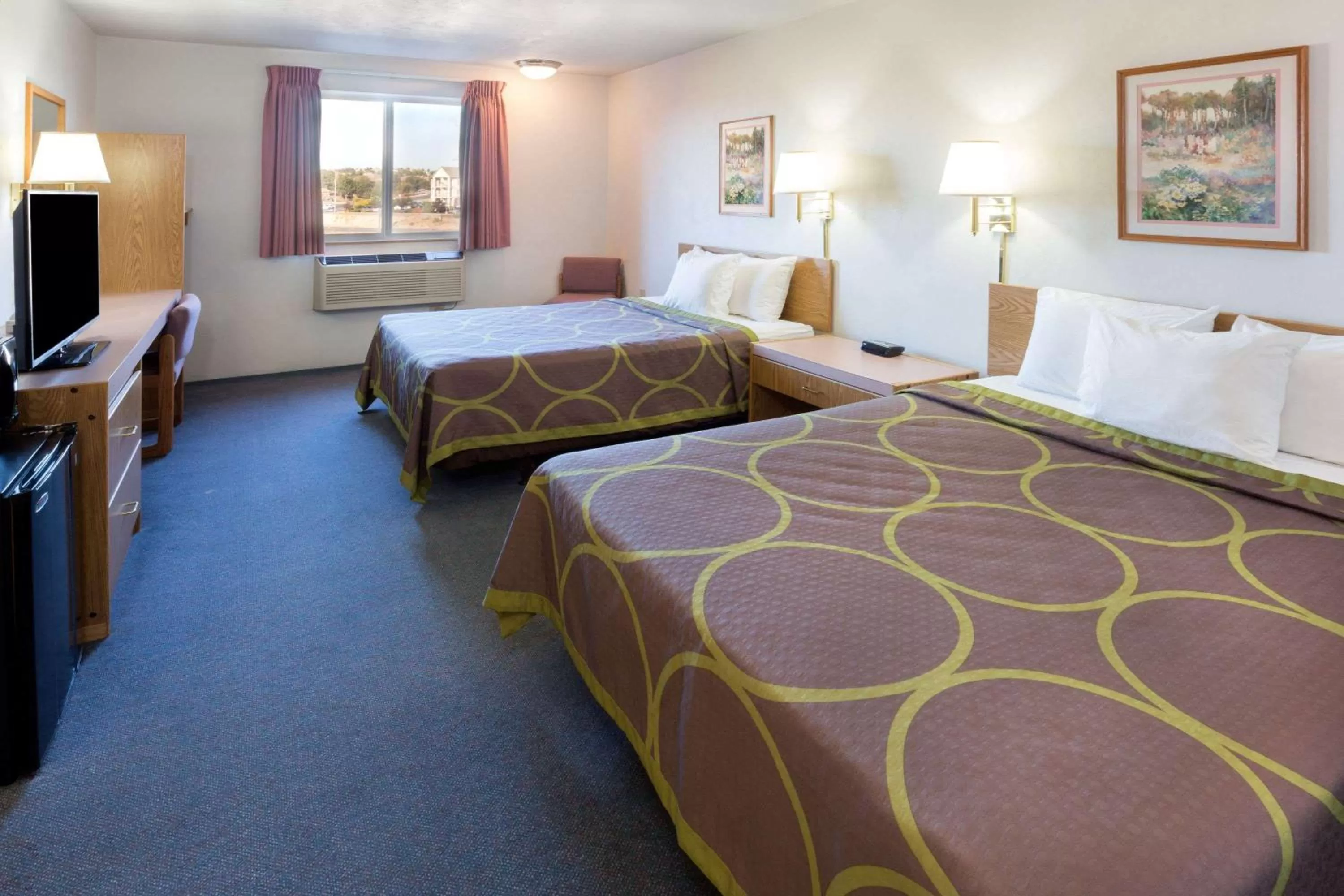 On site, Bed in Super 8 by Wyndham Redmond