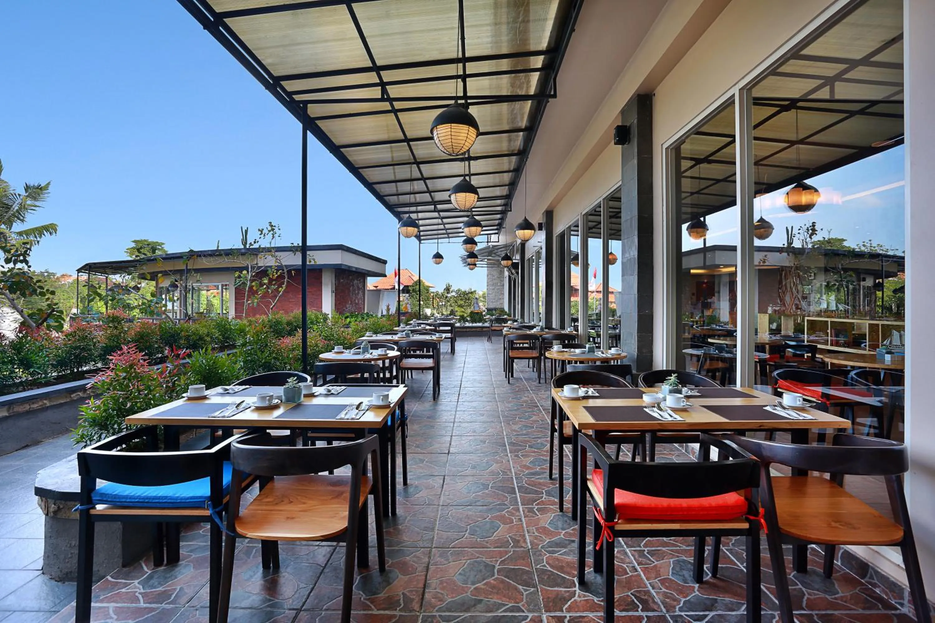 Restaurant/Places to Eat in Golden Tulip Essential Denpasar Hotel