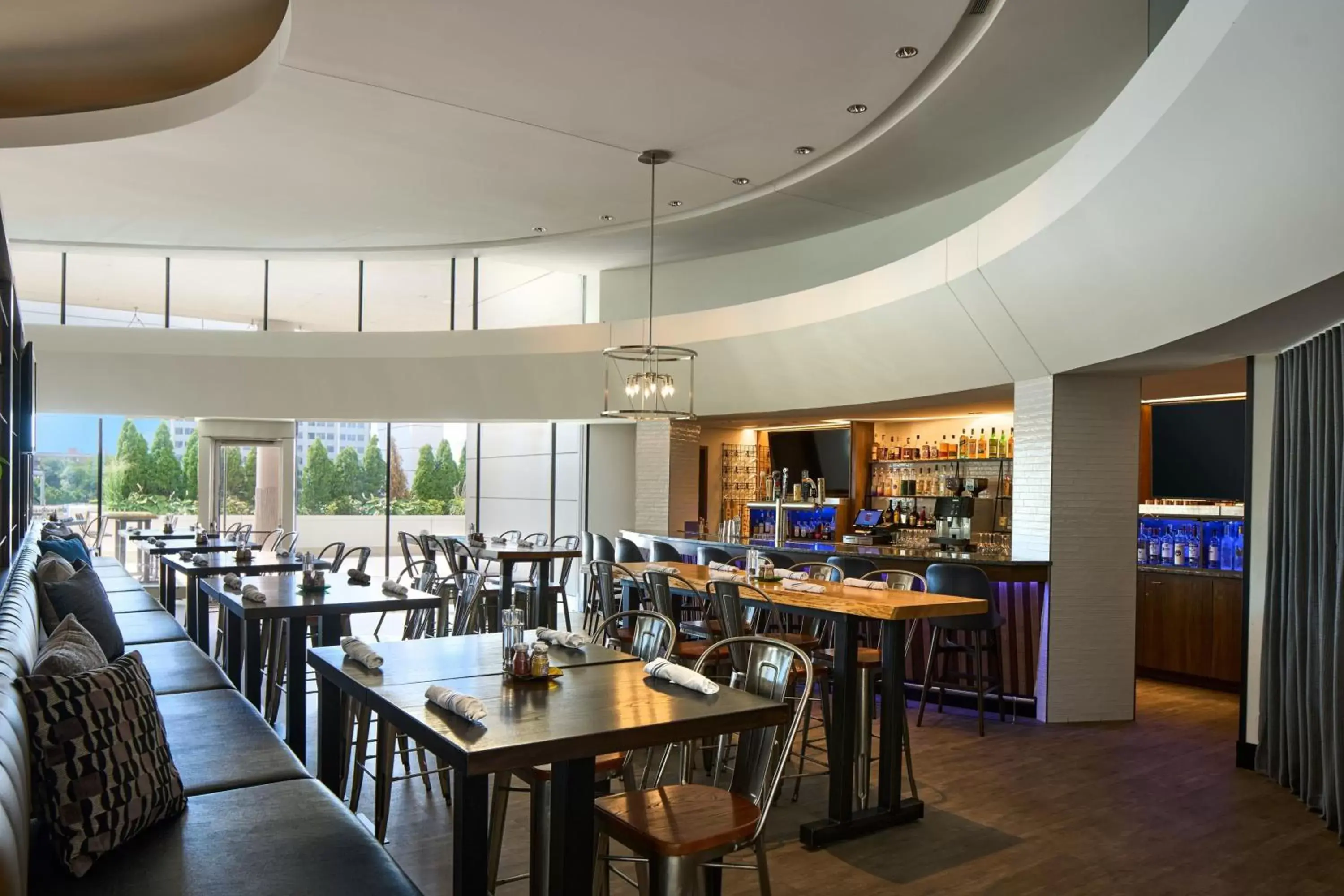 Restaurant/Places to Eat in Renaissance Schaumburg Convention Center Hotel