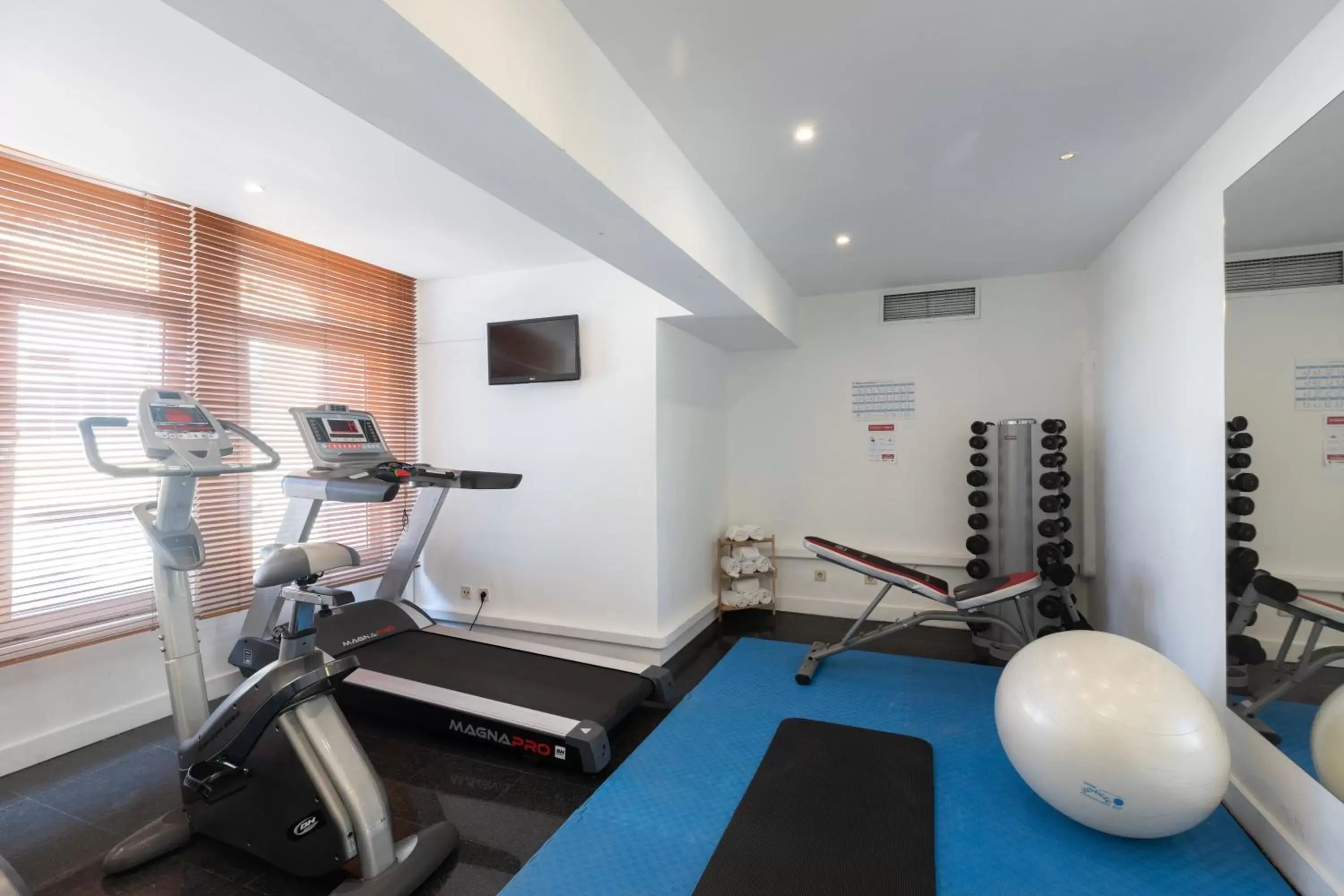 Fitness centre/facilities, Fitness Center/Facilities in Legendary Porto Hotel