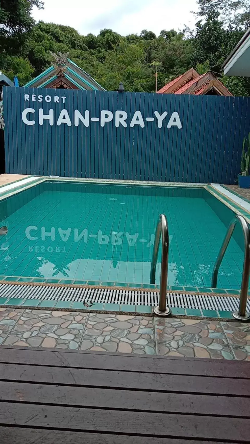 Swimming Pool in Chanpraya Resort