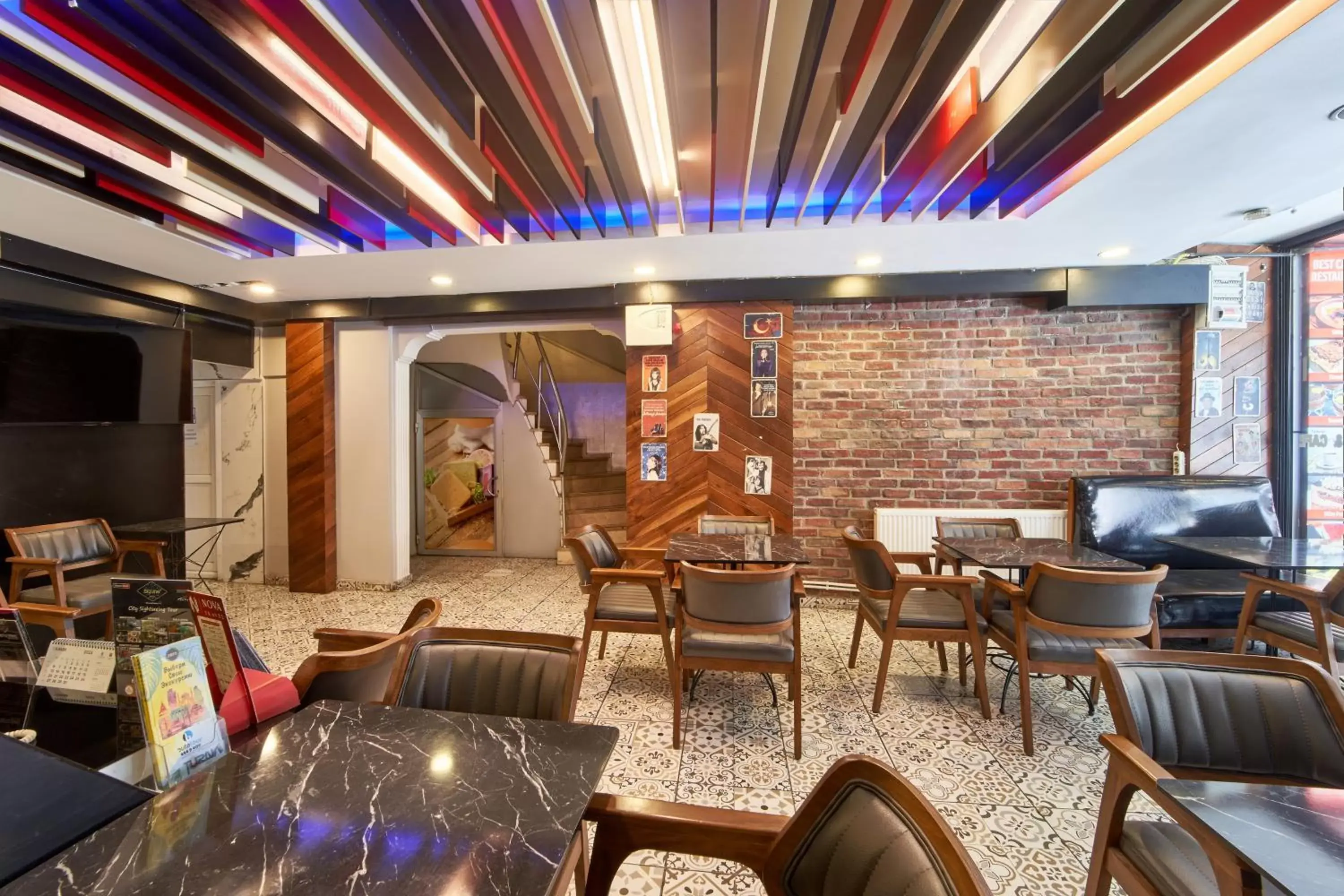 Communal lounge/ TV room, Lounge/Bar in Istanbul Sirkeci Hotel